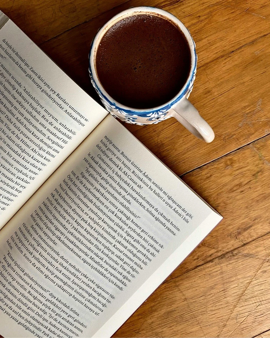 Writers are readers first. 📚 Thers are so many books that have completely stolen my attention (and sleep).

What are you reading right now that you can&rsquo;t put down?

#KellyRimmer #CurrentlyReading #BookRecommendations #ReadersOfInstagram #BookC