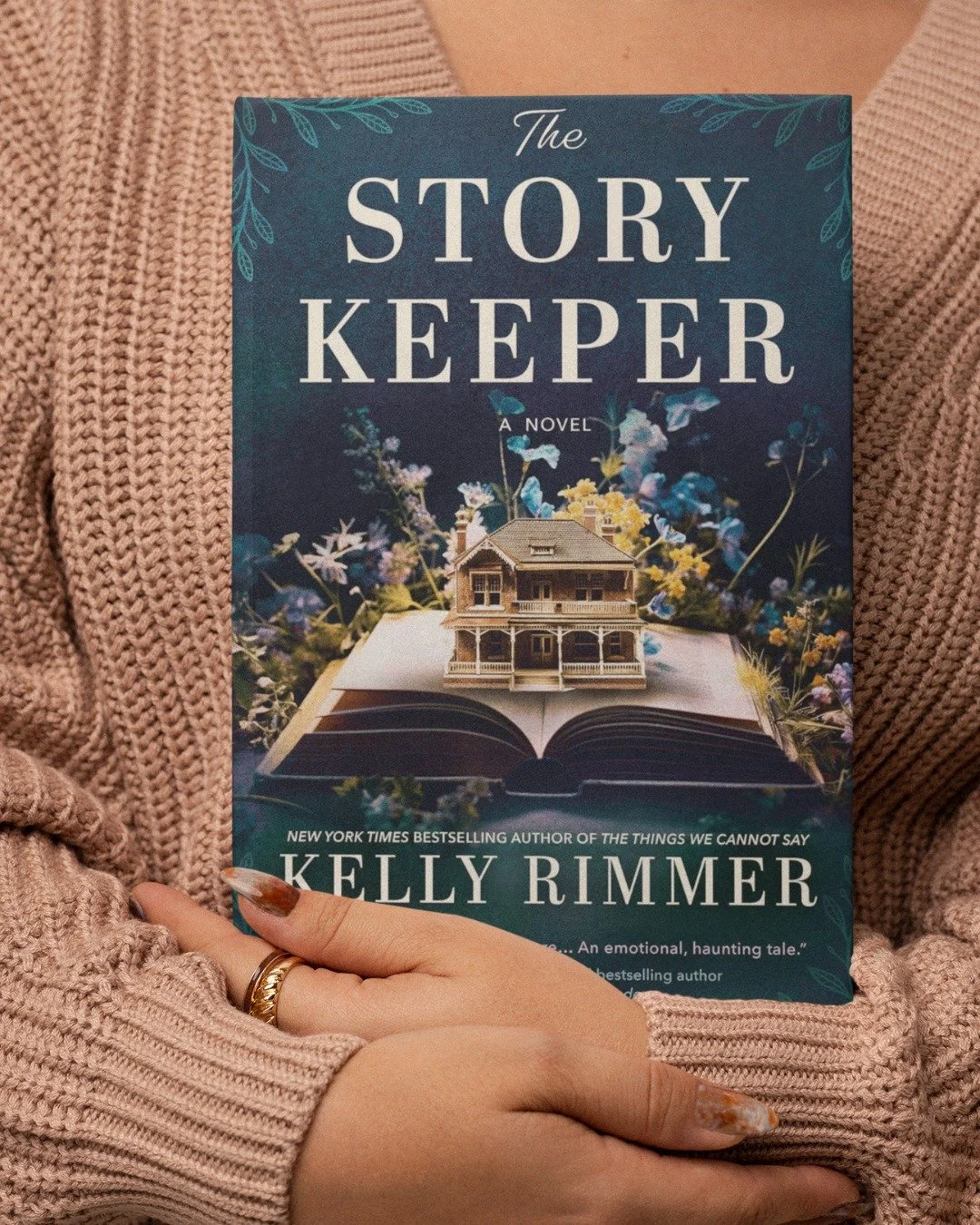 North American readers, I want to hear from you!

With THE STORY KEEPER arriving in just a few short weeks, what are you looking forward to most about this story?

Is it...
🕯️ The gothic atmosphere?
🏚️ The crumbling estate filled with secrets?
📖 T