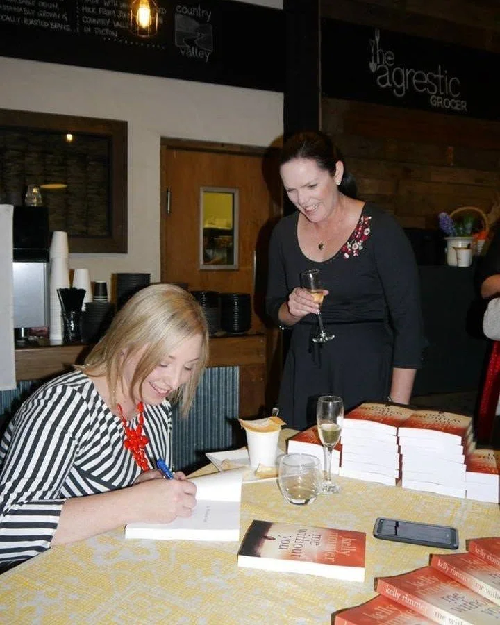 My first book was published by the good people at @bookouture 12 years ago this week. Here's a photo of me trying to figure out how to sign a book while my patient friend Penny watches on. I had absolutely NO IDEA what was ahead of me. 

So many peop