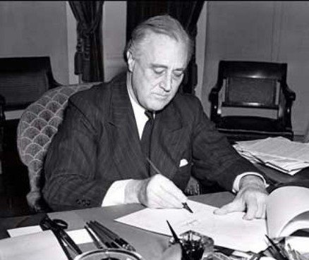 08. President_Franklin_D._Roosevelt-1941 LOC.jpg