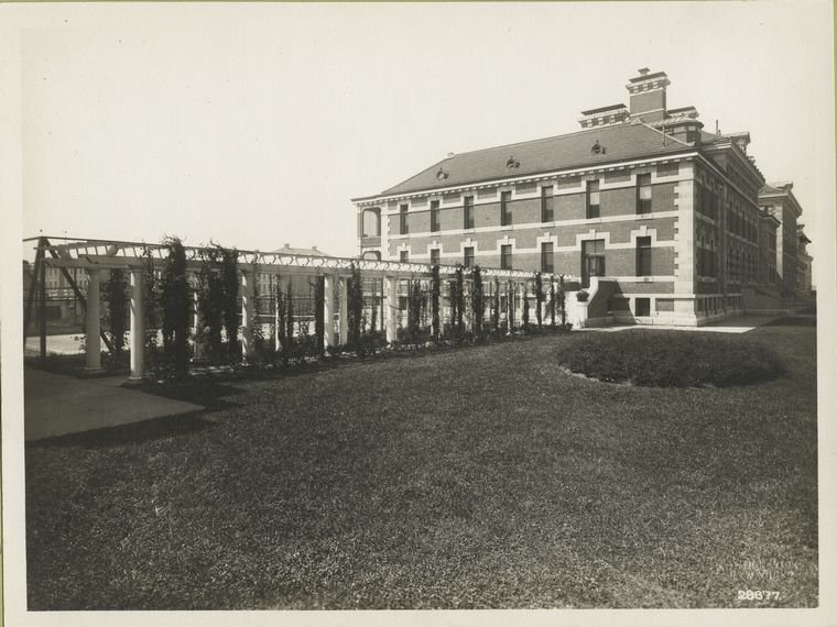 10. Ellis Island.jpg