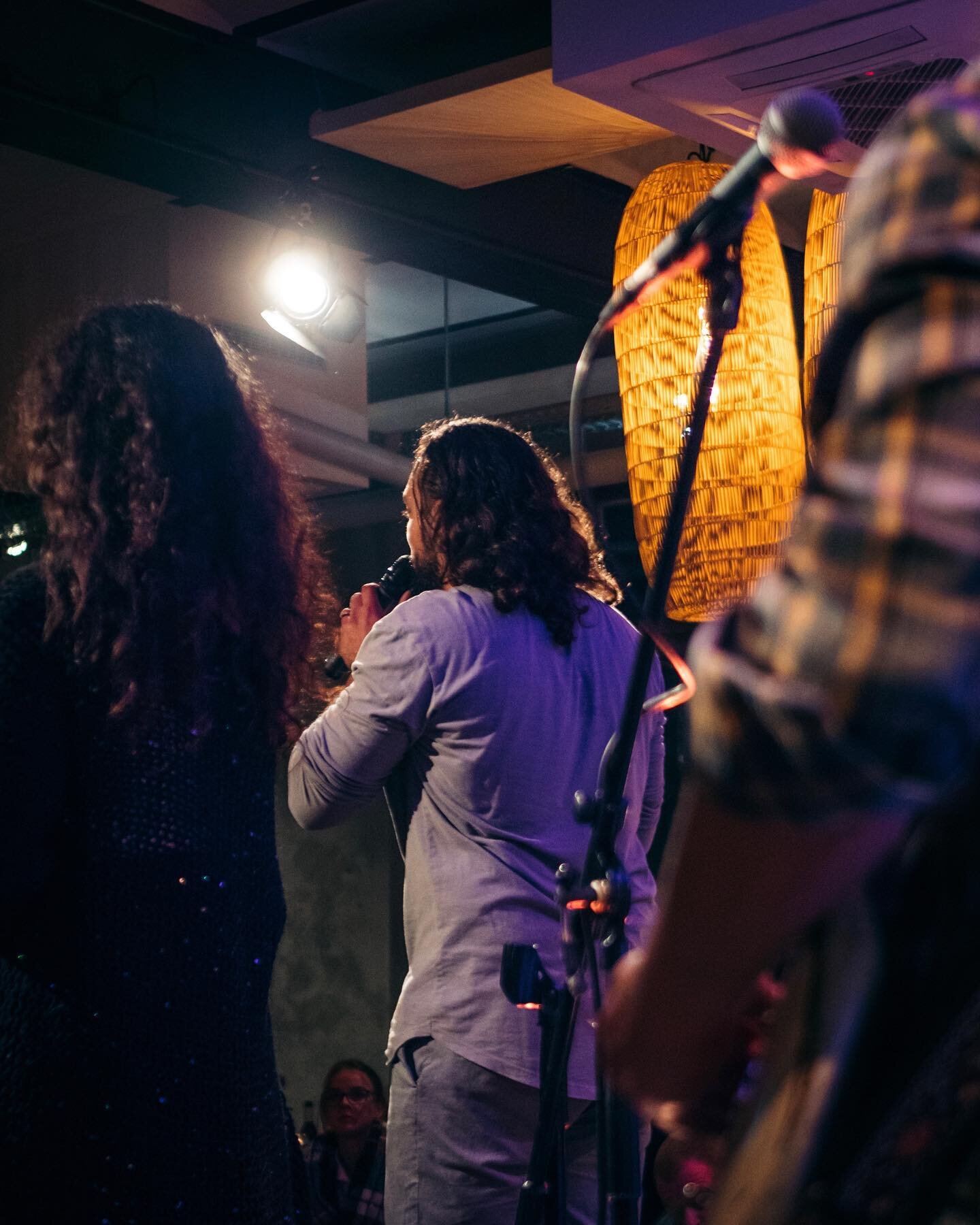 Spontane Aktion im @uuuhmami bei #livemusicthursday mit @the_wright_thing

Super Event - begeistert mich immer wieder, wenn Musiker mit so viel Emotionen und Herzblut dabei sind.
Der n&auml;chste Termin ist der erste Donnerstag im Dezember😉🥳

Und d