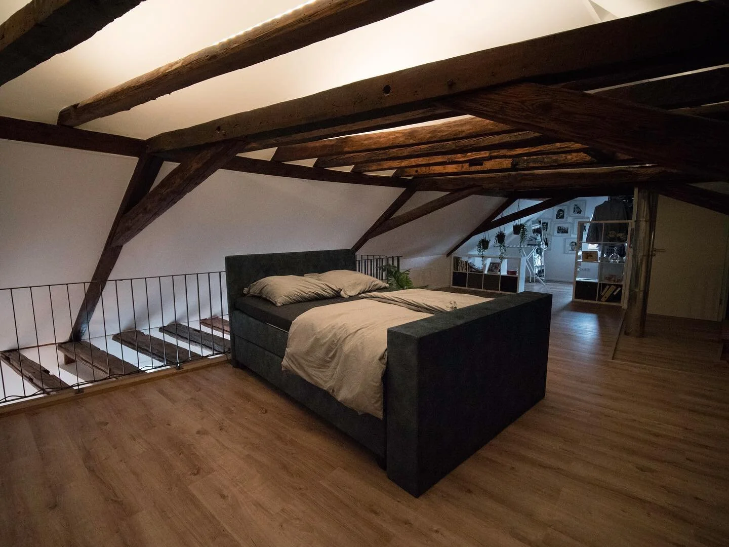 Was f&uuml;r eine wundersch&ouml;n restaurierte Immobilie. Wie findet ihr das ausgebaute Dachgeschoss im Fachwerkhaus ? Soll Eure Immobilie im Verkaufsprozess mehr herausstechen ? Dann meldet Euch! 🙂