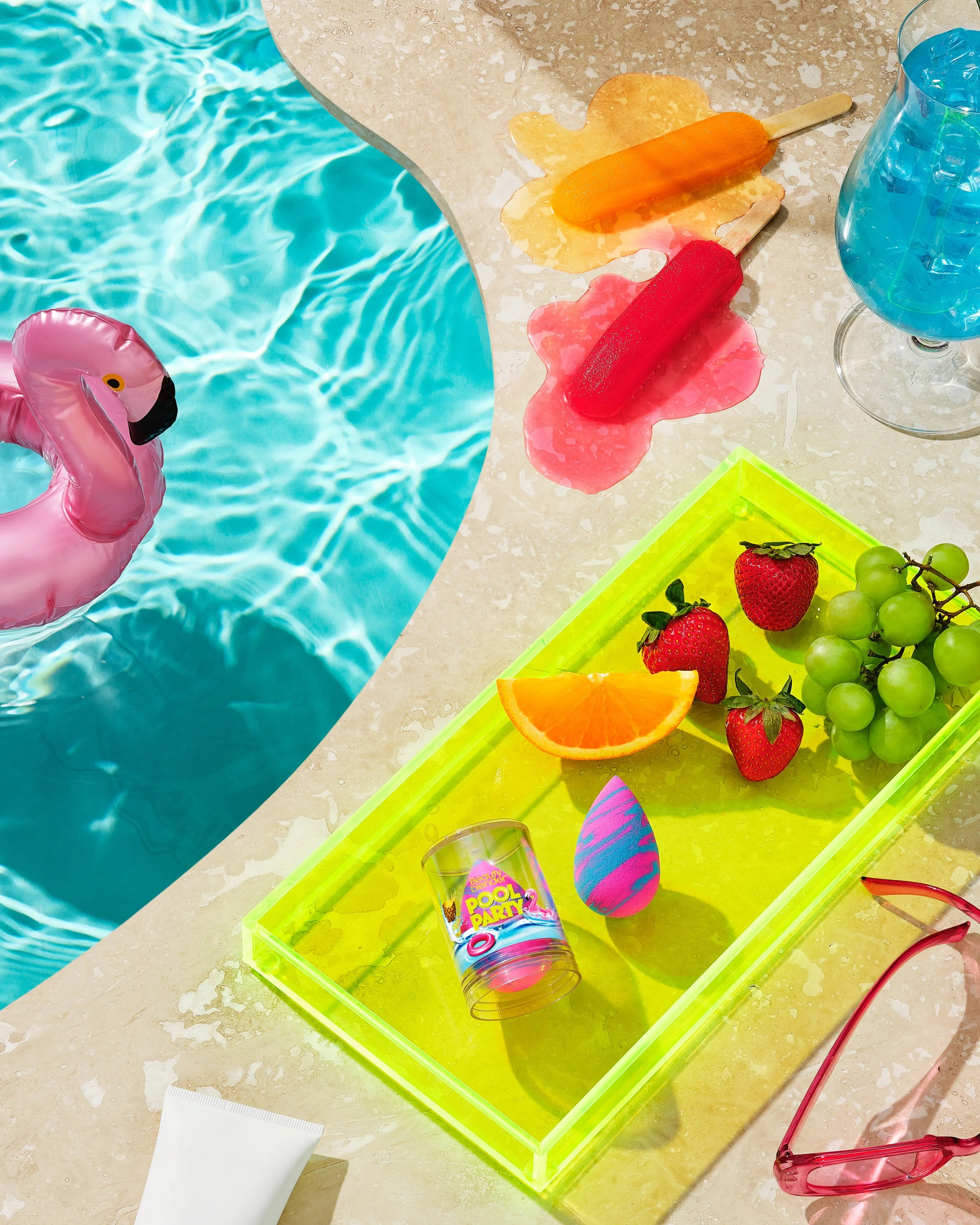 BeautyBlender_FR_Pool_Party_12066_4x5.jpeg