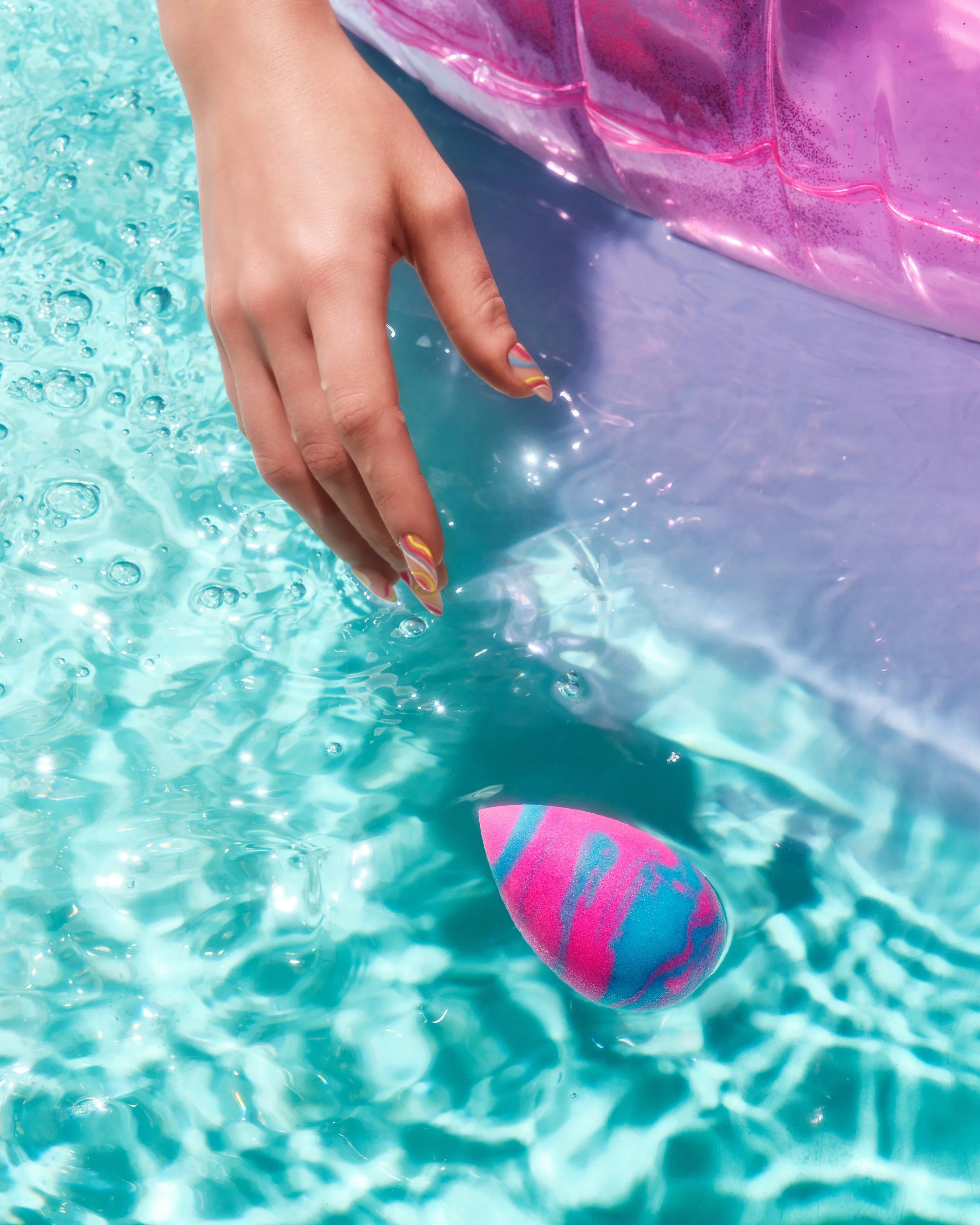 BeautyBlender_FR_Pool_Party_12316_4x5 copy.jpg