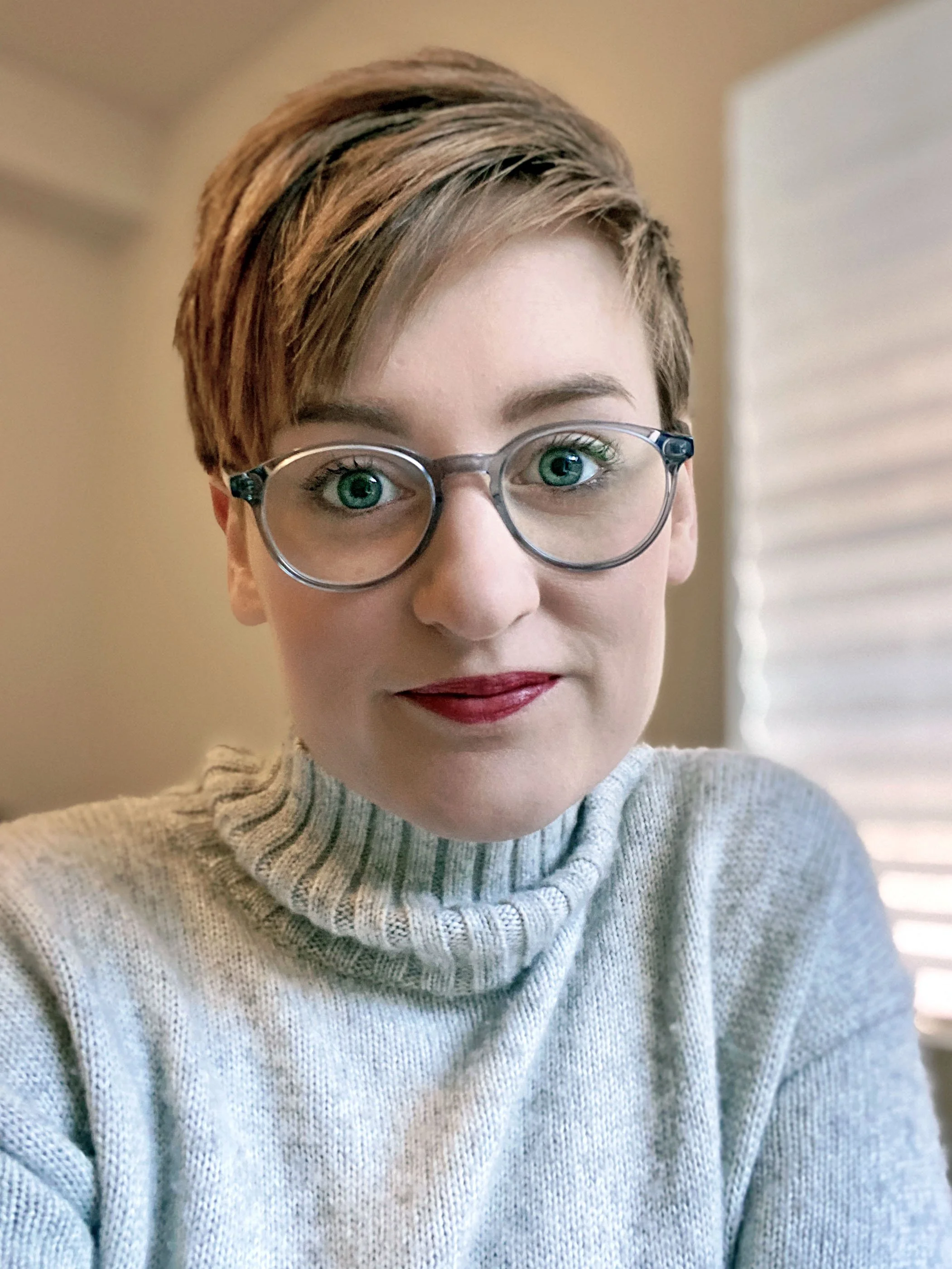 Lara Hanlon, Portion Collaborative