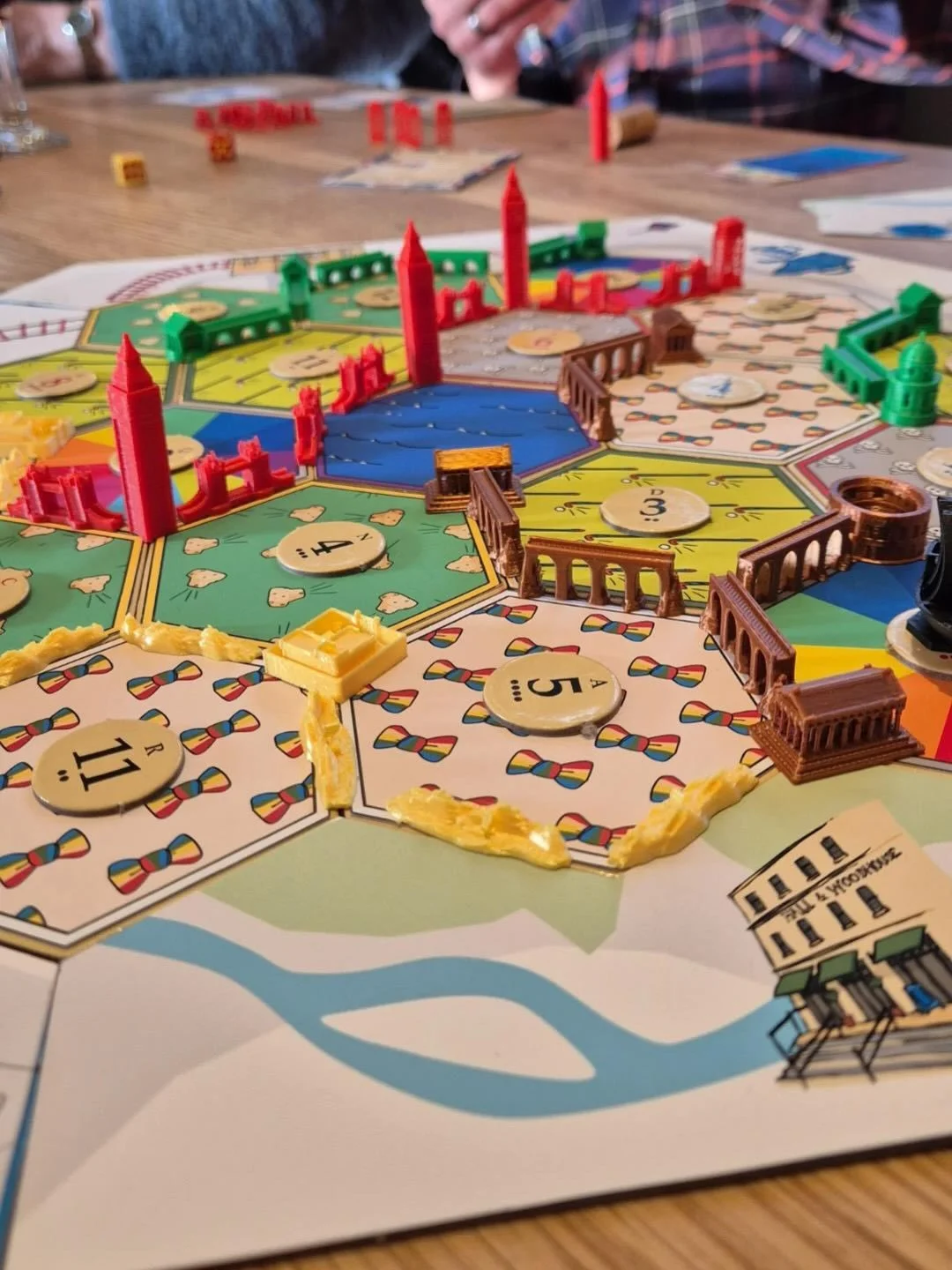 From wedding stationery to the game table! 🎲✨ 

A year ago, I had the honor of designing this couple&rsquo;s wedding suite. I teamed up again with their sister in law to create the ultimate wedding anniversary gift. First anniversary = paper ! Naile