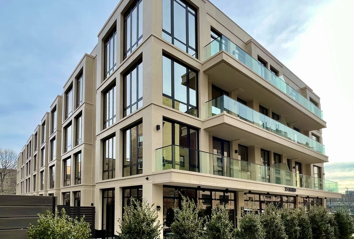 15 BOND Luxury Apartments