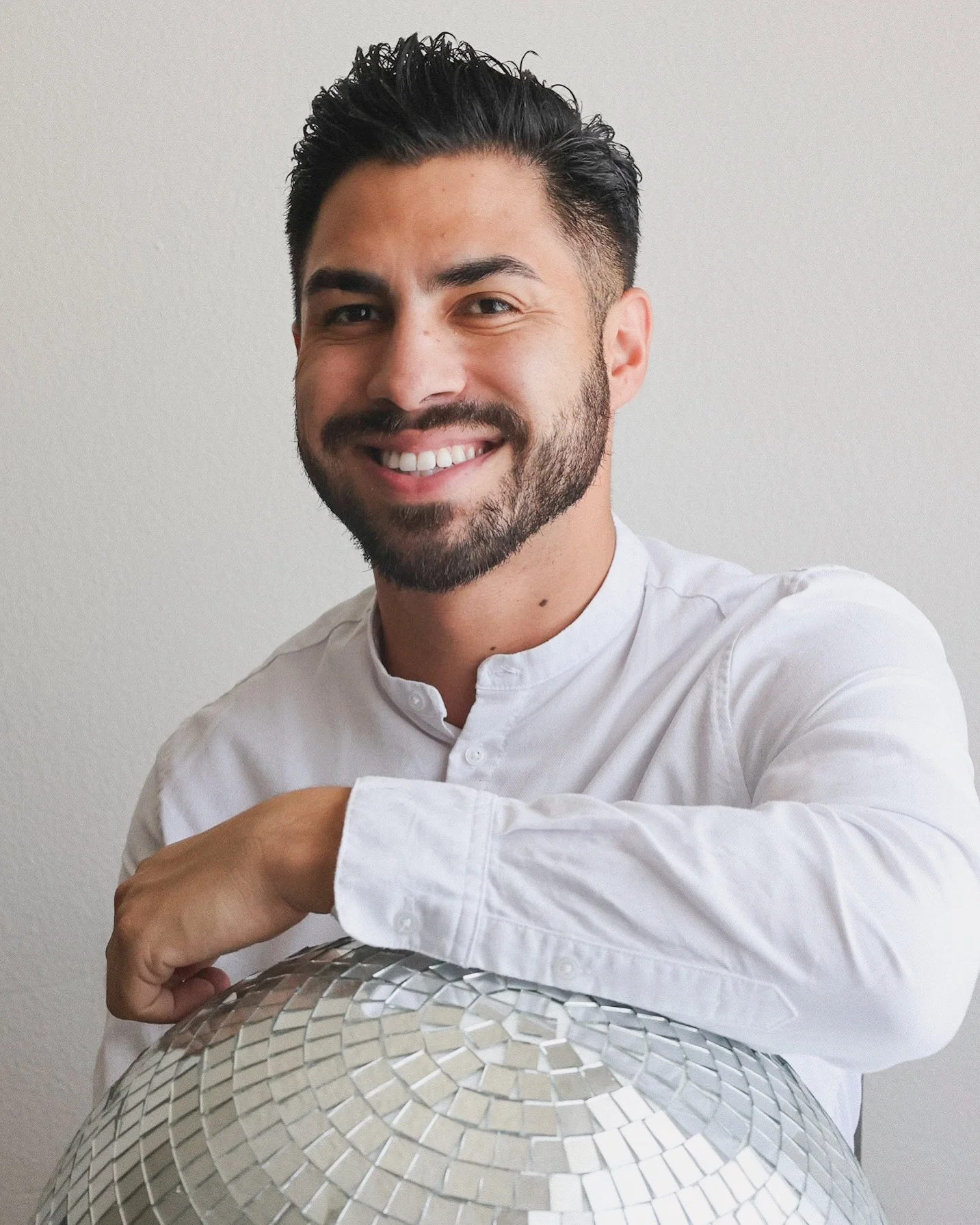 Meet Anthony @gee.beautyy &ndash; The Newest Stylist at River + Reign! ✂️✨

We&rsquo;re so excited to welcome Anthony to the team! He&rsquo;s been working closely with @christinechavezhair soaking up all her tips and tricks, and he&rsquo;s ready to b