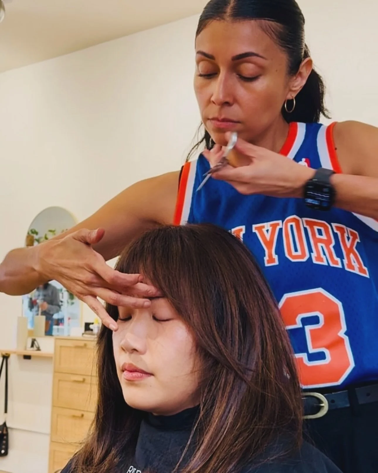 Workin her magic 🪄✨
Stylist: Erica @ericaatriverandreignsalon 

Book w/ Erica Thursday - Sundays 
Book Now!

#losangeleshairstylist #bts #highlandparksalon #davines