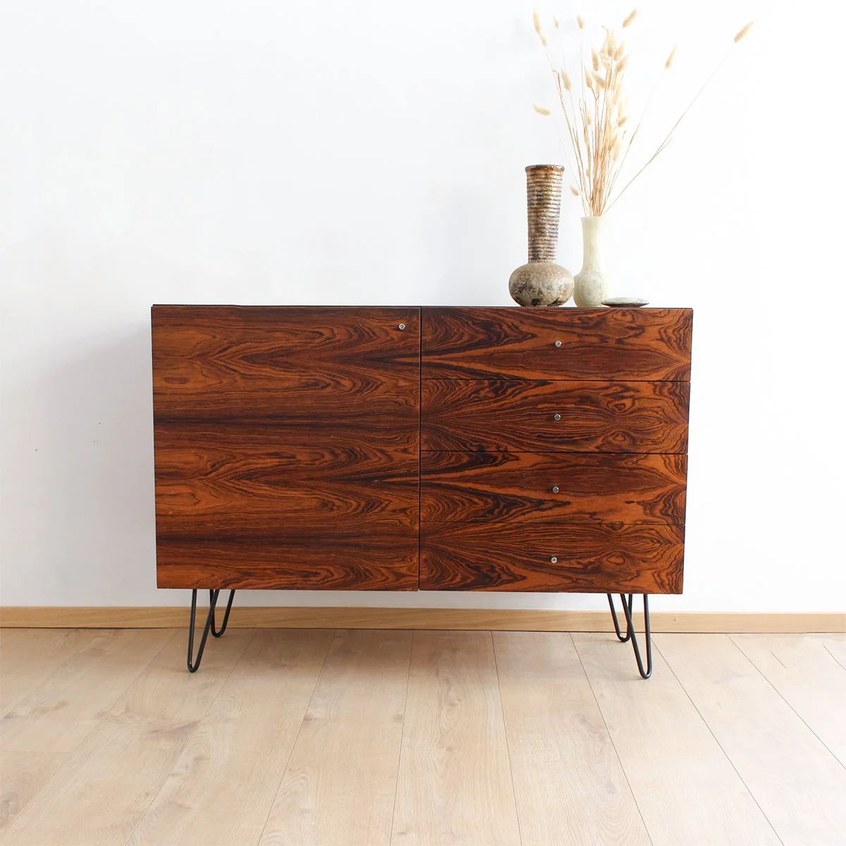 Palisander Sideboard mit schwarzen Hairpinlegs