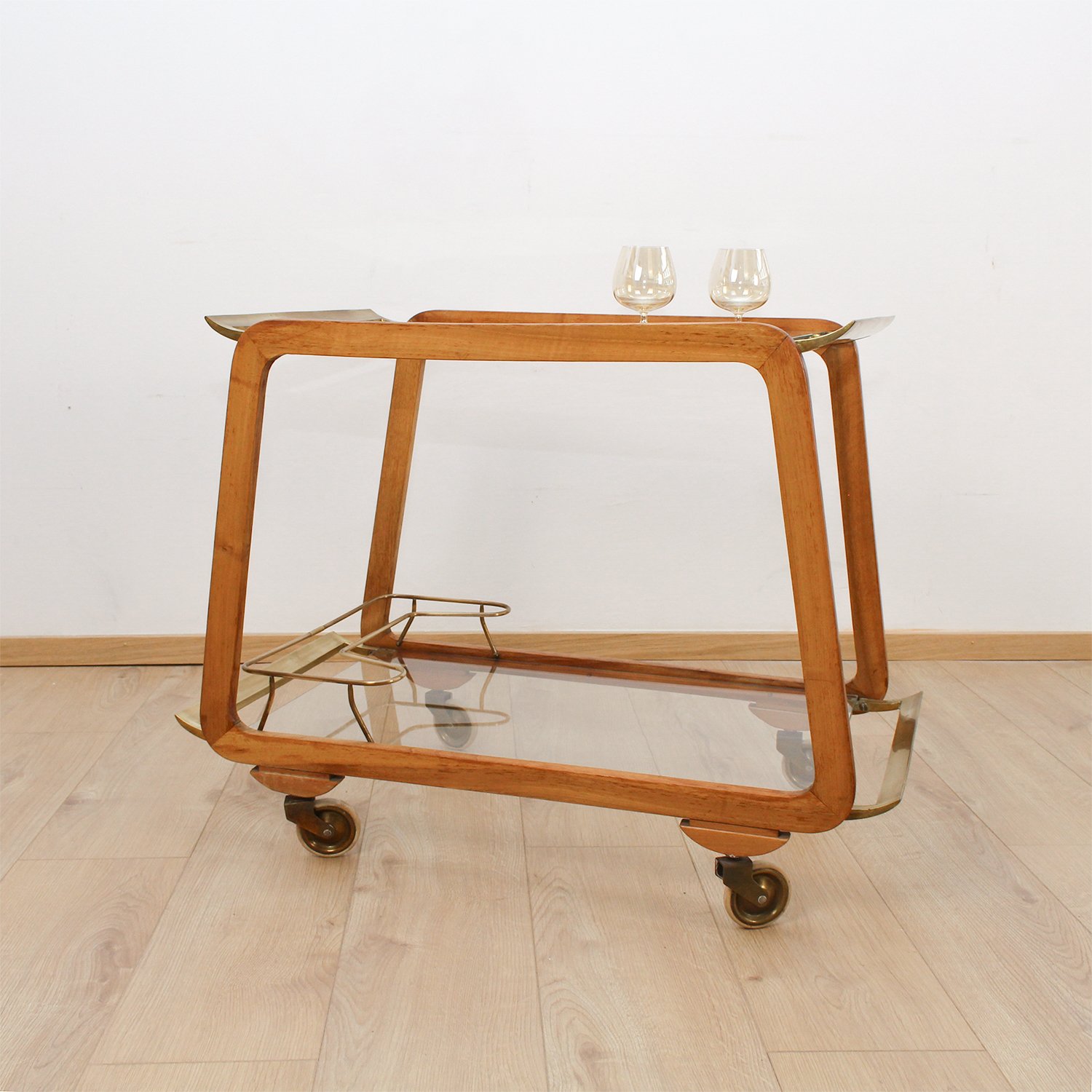 SOLD | 50s Barwagen aus Nussholz