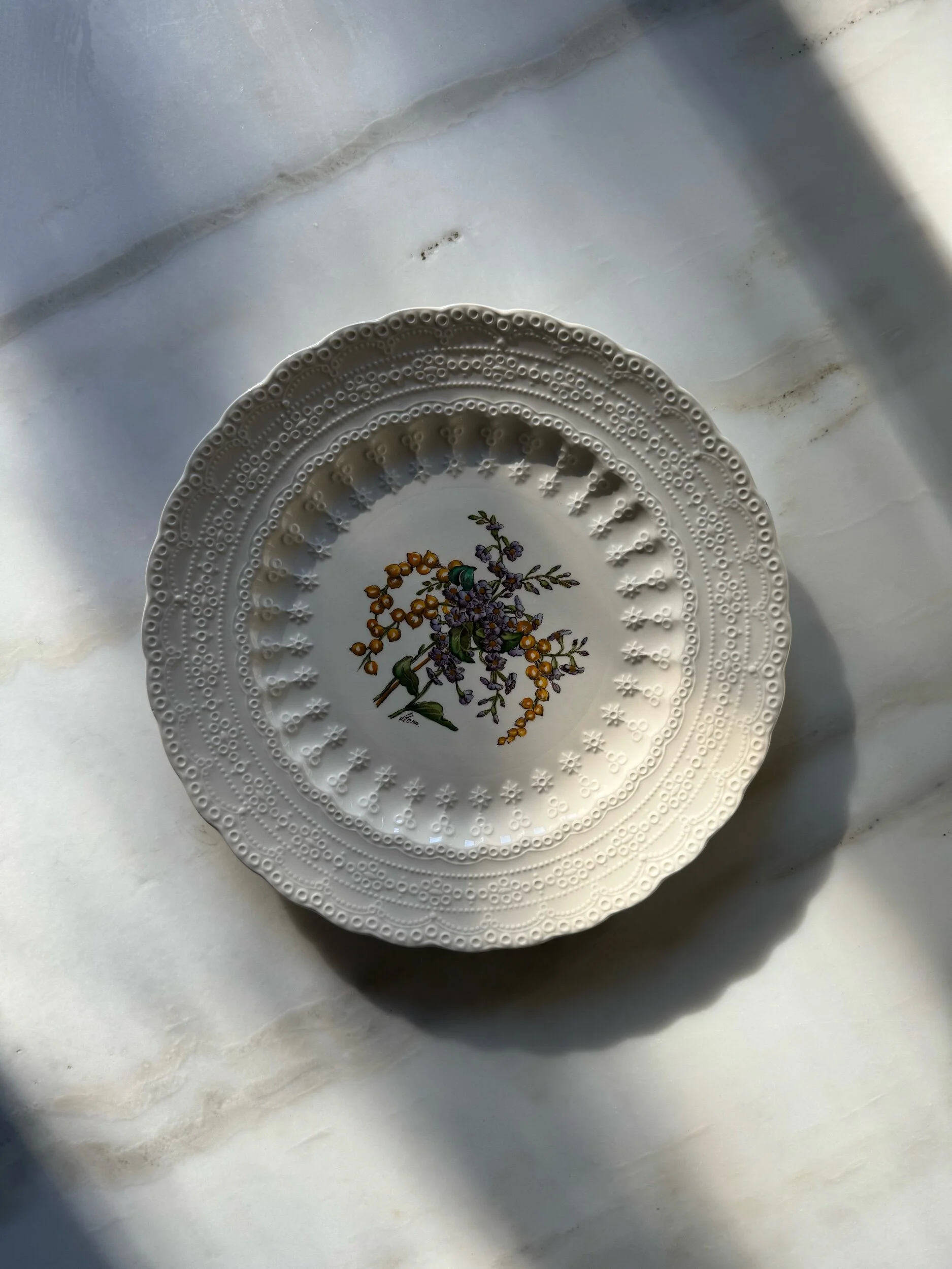 Spode China - Vintage Bermuda Flowers Pigeon Berry Plate