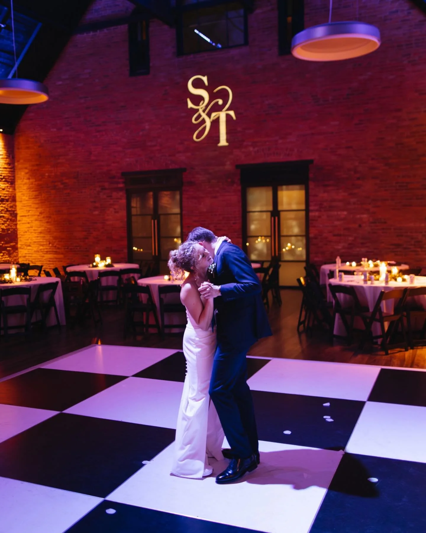 A Nashville wedding for the books and blog! Tori and Sam&rsquo;s day at Clementine is a recent favorite. See why at the link in our bio 🎬