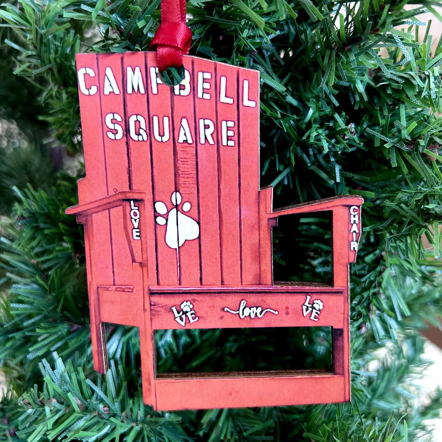 Port Richmond Love Chair Jawnament Ornament