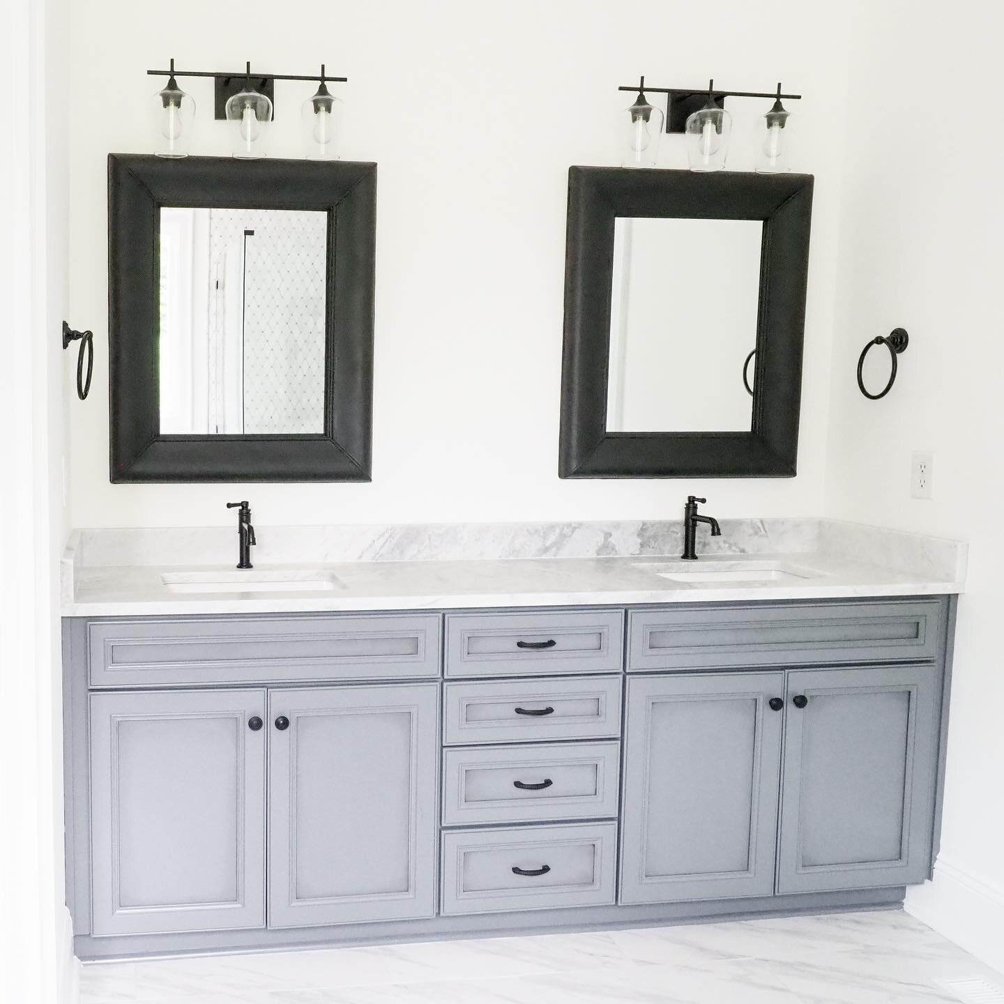 We love how the vanity area turned out in our latest master bath Reno- our favorite feature is the honed Mont Blanc marble top- simple stunning. We also made an on site decision to shadow paint the vanity to bring some depth to the piece In Lieu of a