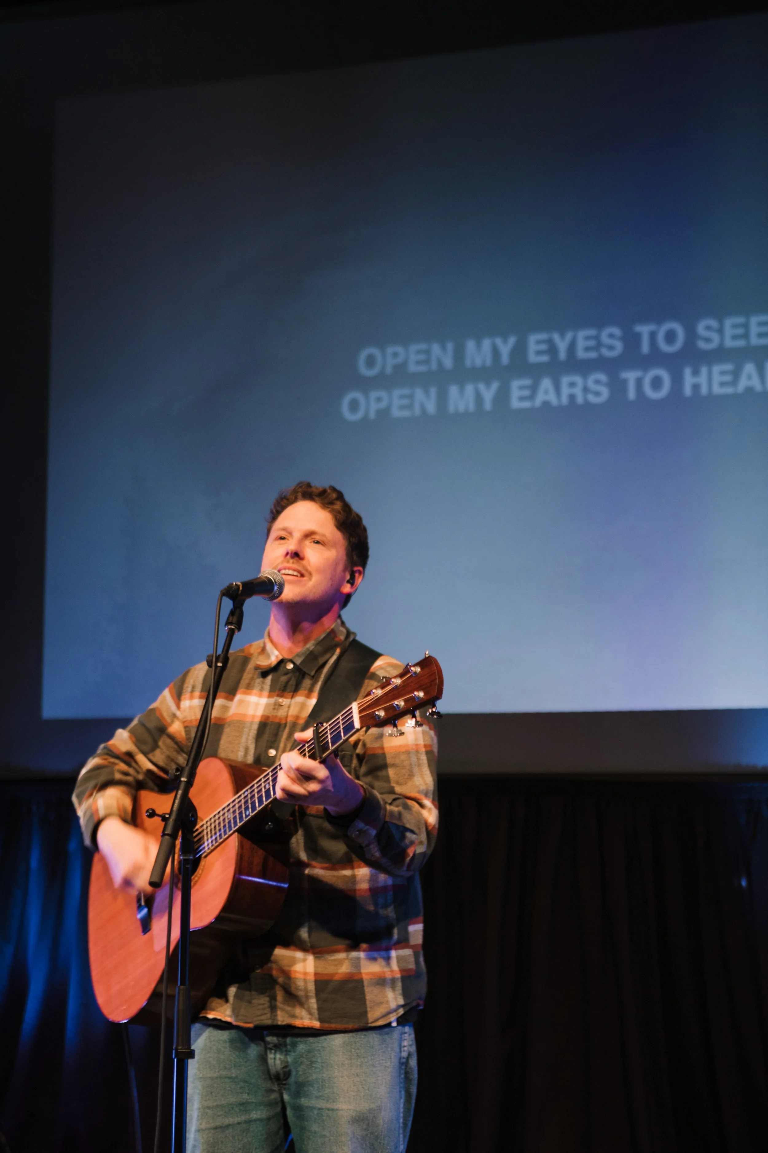 At Coastline Church Sunday services you can expect inspiring worship, engaging Bible-based sermons and an atmosphere of elevated faith. Every Sunday we elevate Jesus because we know that Jesus changes everything! We meet every Sunday at 10am at 4355 