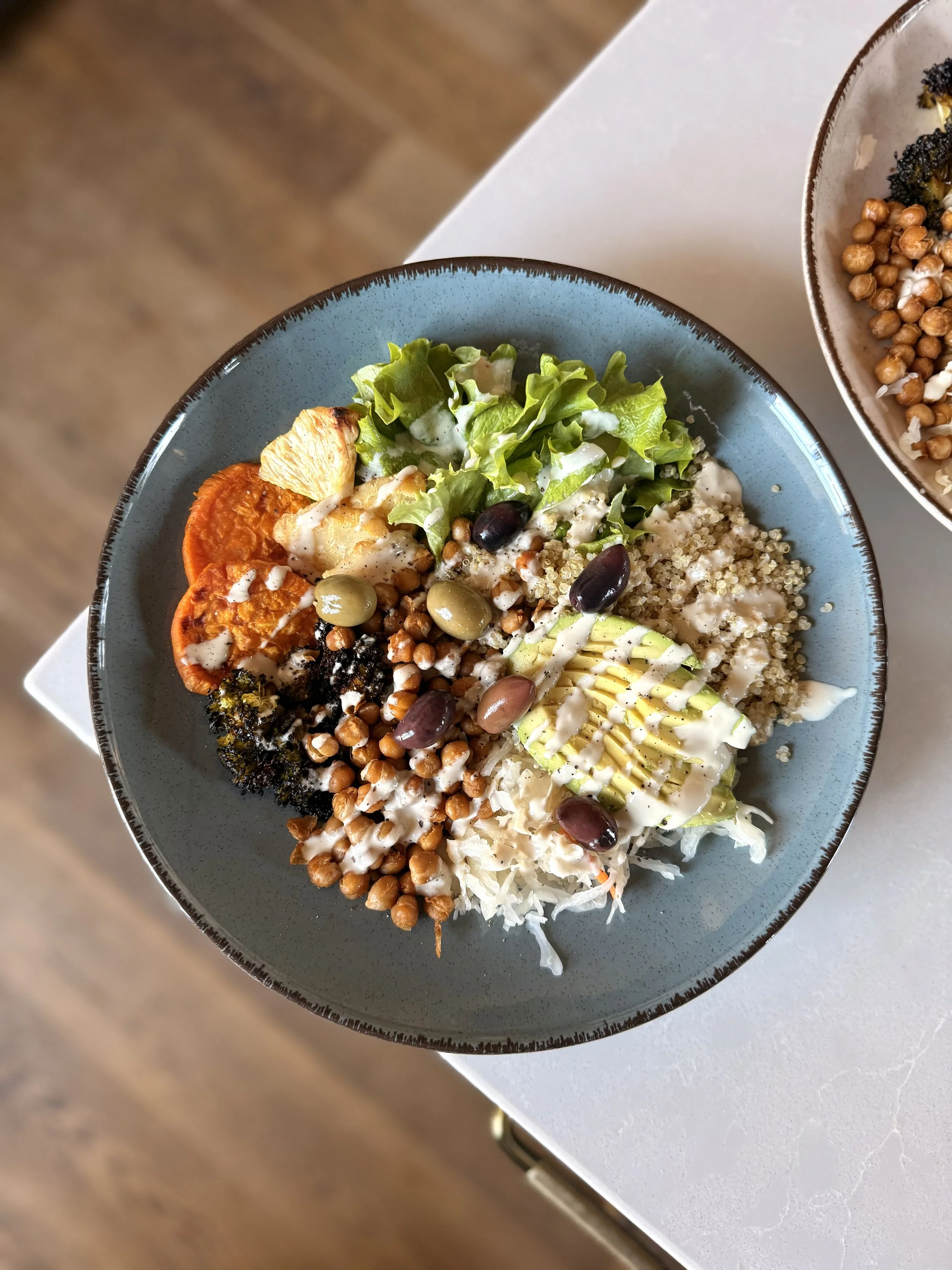 KEPTŲ DARŽOVIŲ DUBENĖLIS SU TAHINI PADAŽU