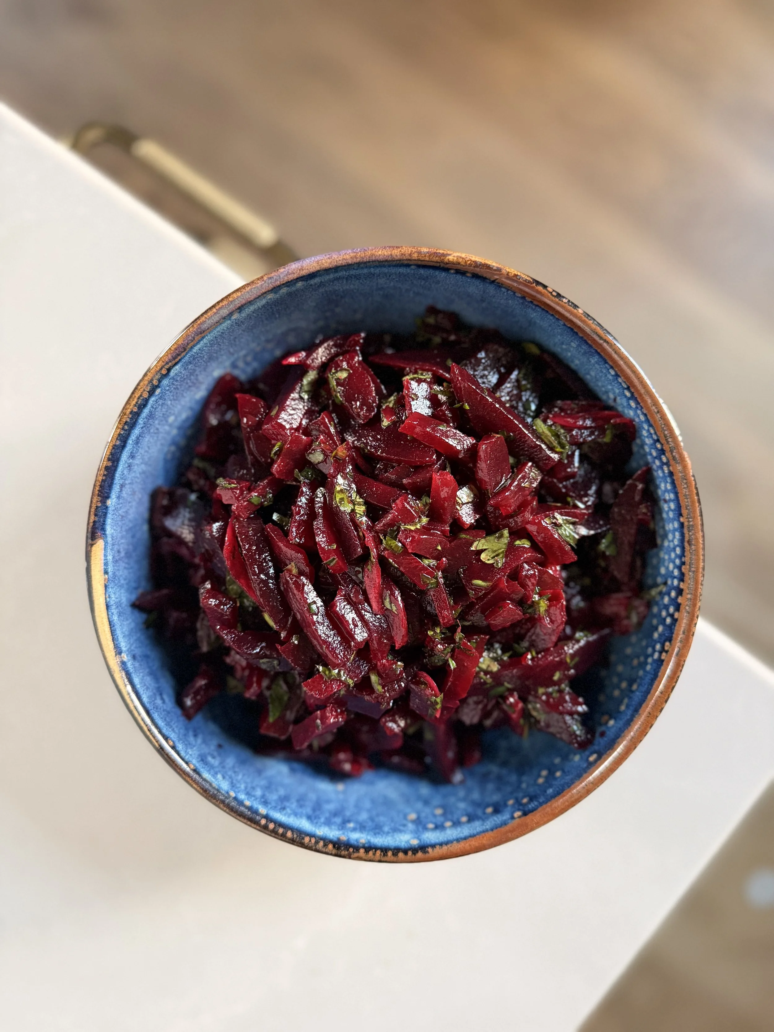 BUROKĖLIŲ SALOTOS SU PETRAŽOLĖMIS