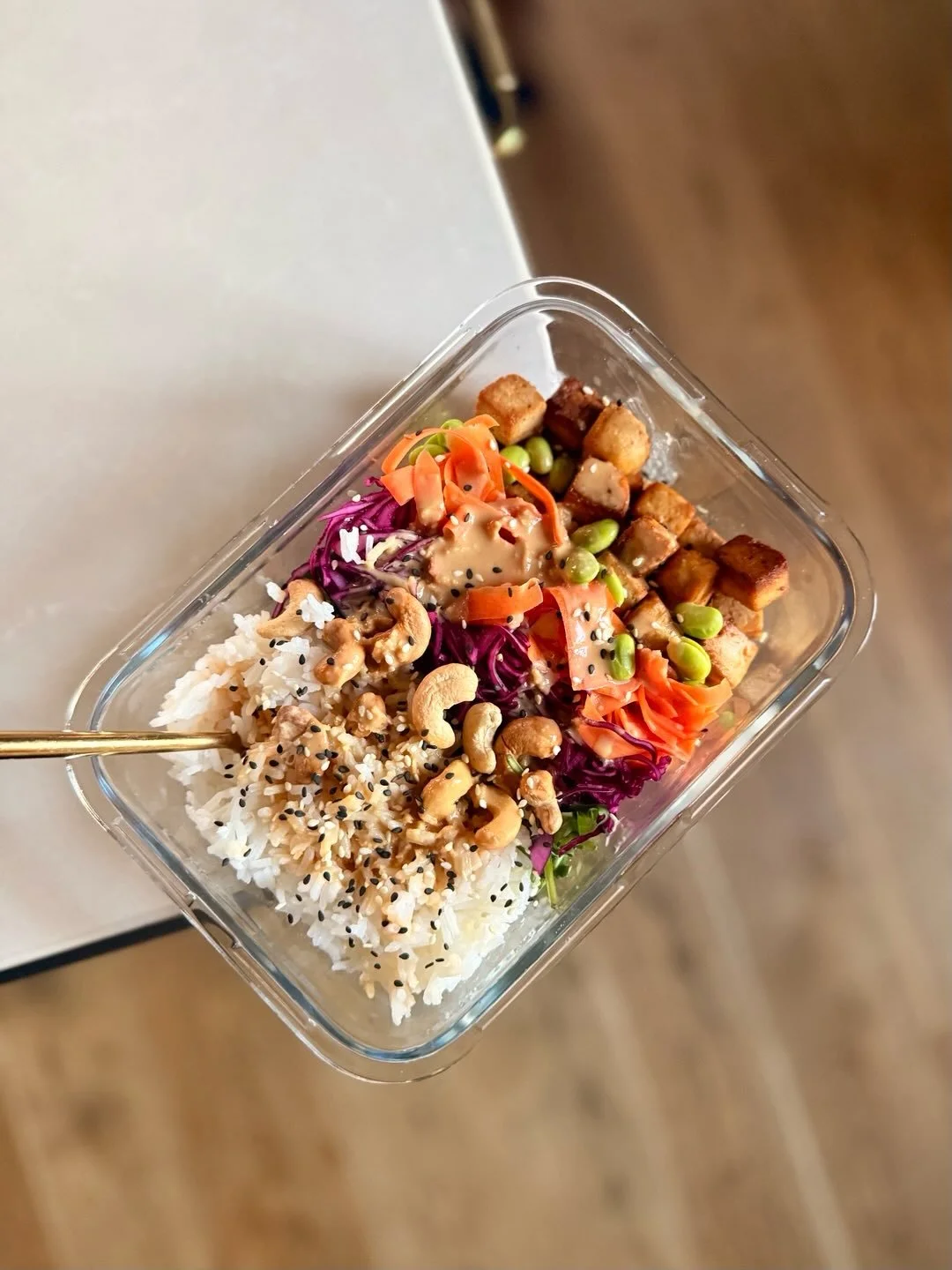 Naujas kursas jau čia 💖

&Scaron;įkart jis kiek kitoks - mokome kaip pasigaminti jau pilnus patiekalus i&scaron; anksto ir taip mėgautis jais artimiausias kelias dienas. Tai sutaupo daugiau laiko, nes pagrinde tereikia komponentus pasi&scaron;ildyti