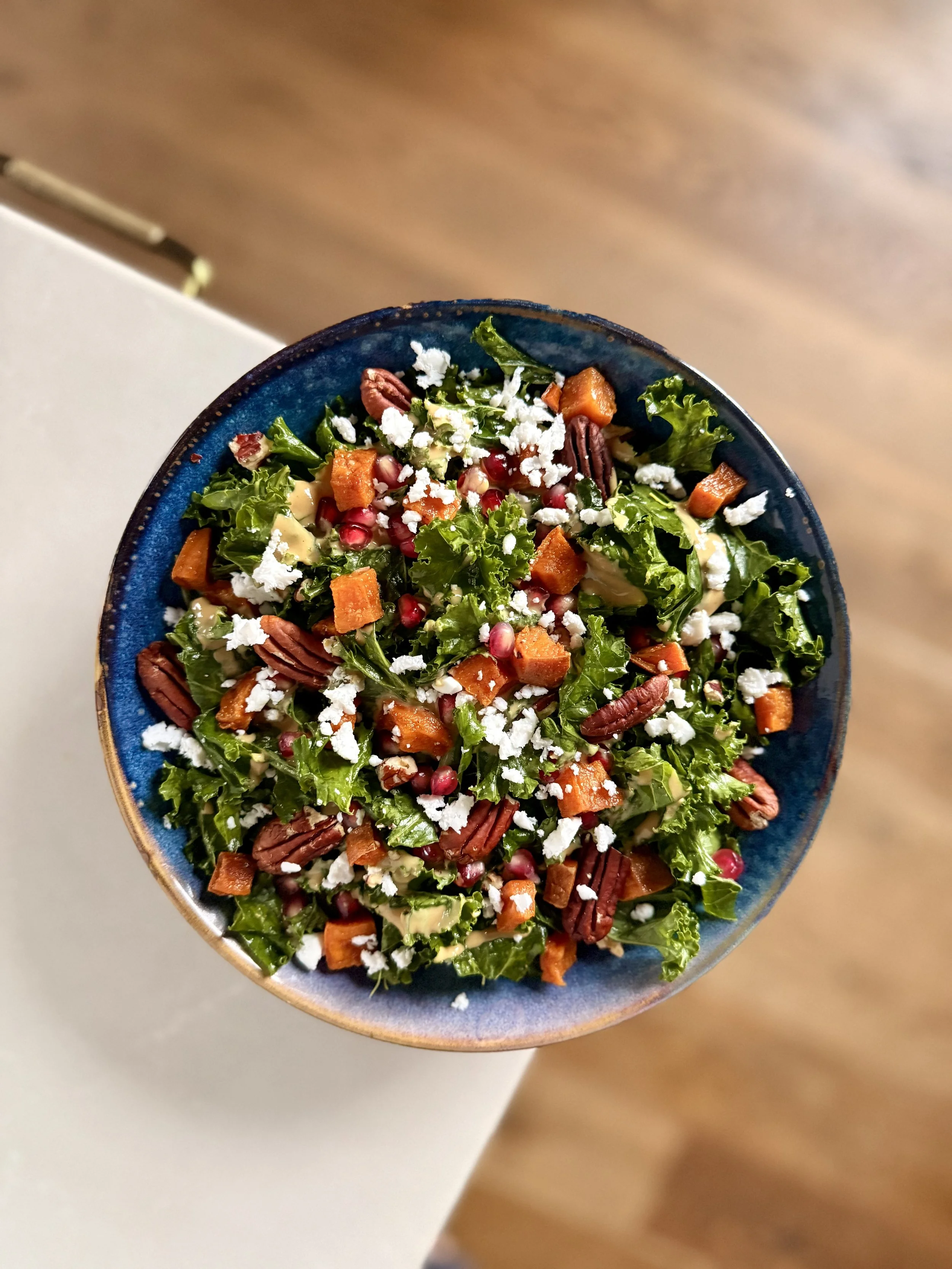 KEILO SALOTOS SU TAHINI-KLEVŲ SIRUPO PADAŽU