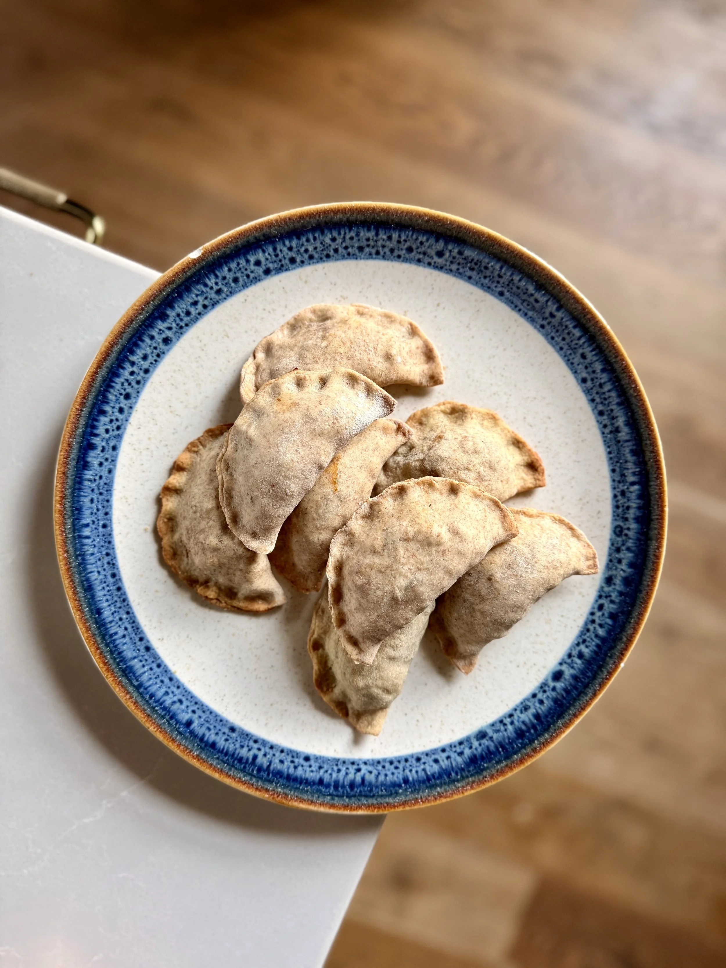 PYRGAĖLIAI SU ĮDARAIS