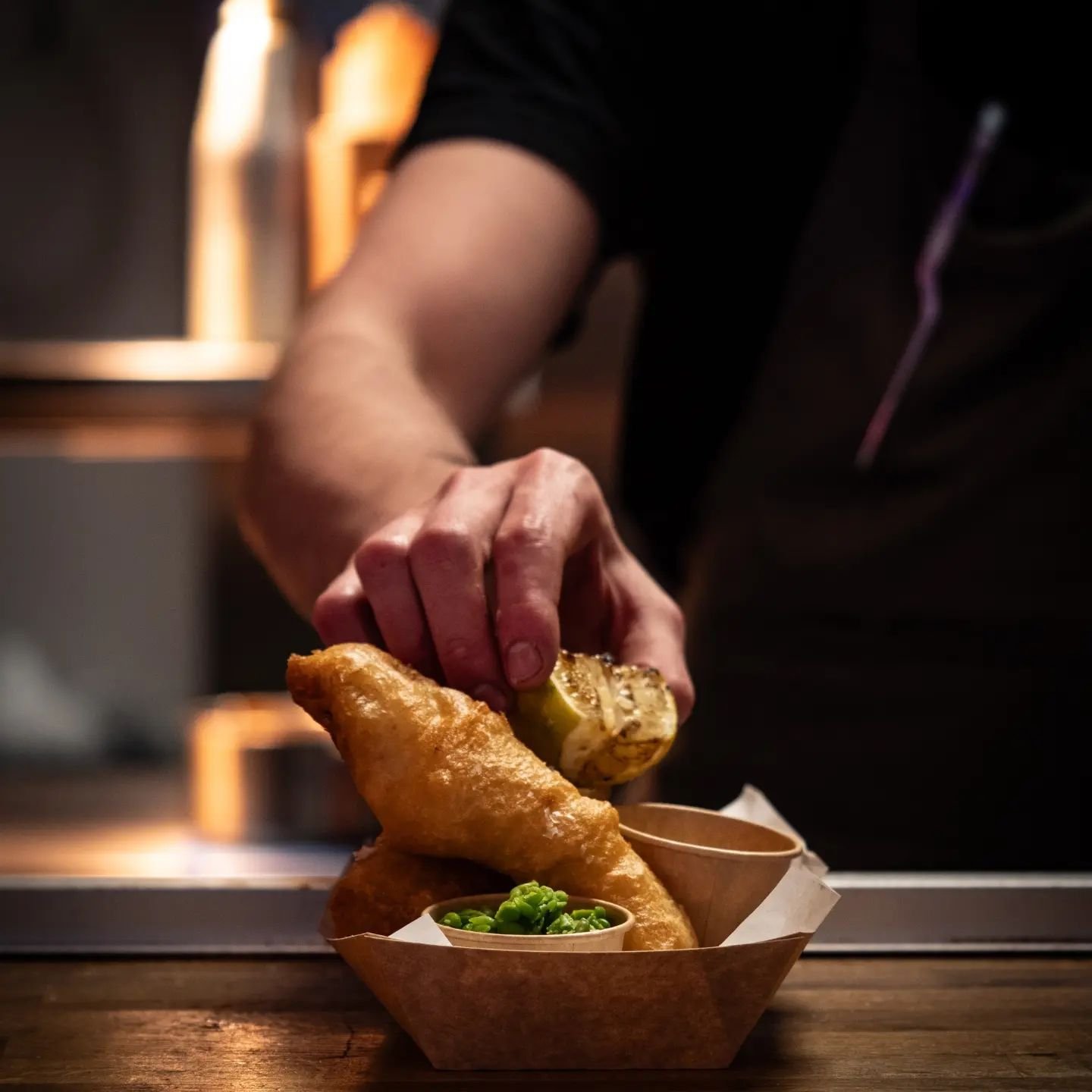 Feeling fishy today? Swing by @edinburgh_streetfood and try the best fish &amp; chips in town 😉 

Only at JUNK

#edinburgh #streetfood #fishandchips #weekendvibes #spring