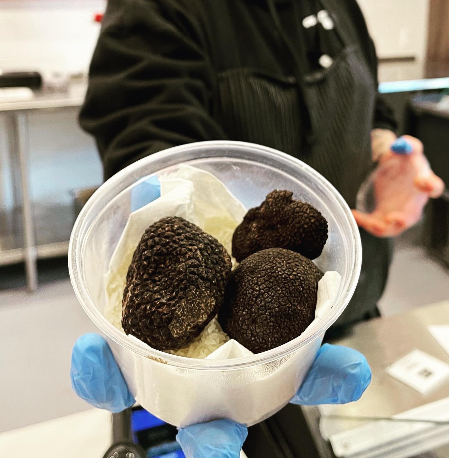 Treat yourself! We have fresh, 
Perigord Black Truffles in house now. And they won't last long. 

#blacktruffles #chopshopchacity #perigord #saturdayspecial