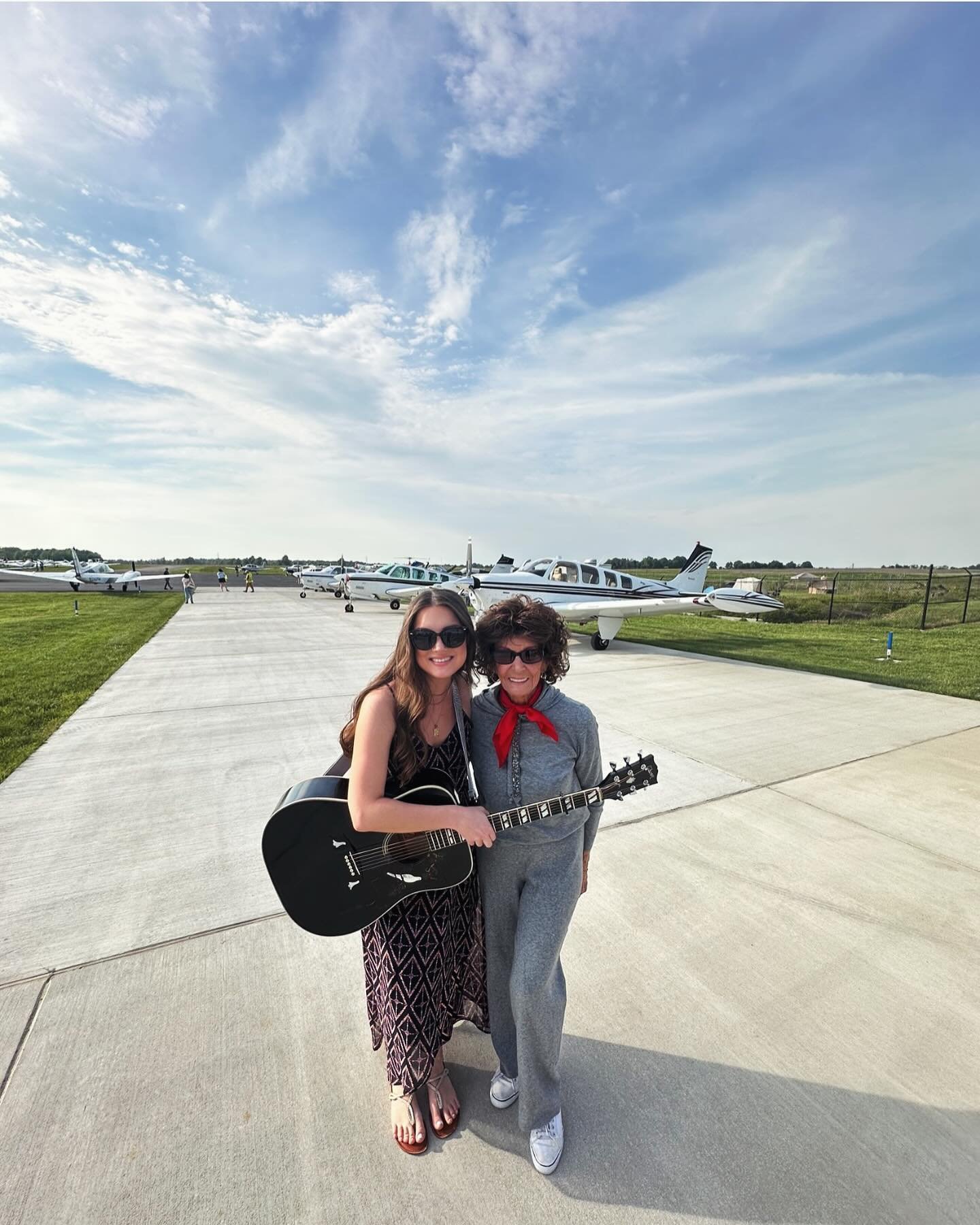 Had such a blast getting to open for the awesome @jimbrownmusic and his amazing band last night (and sit in for a couple! 🥳) at @flymadisonville for #BeechBashInTheBluegrass!! Apparently there are events called fly-ins where pilots from all over fly
