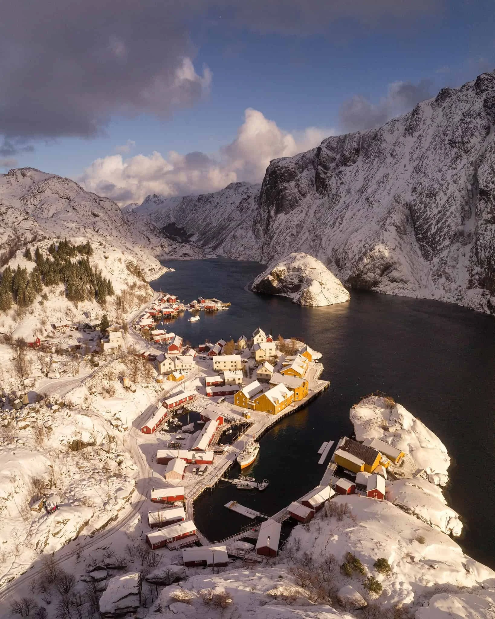 nusfjord-lofoten-winter-fishing-village.jpg