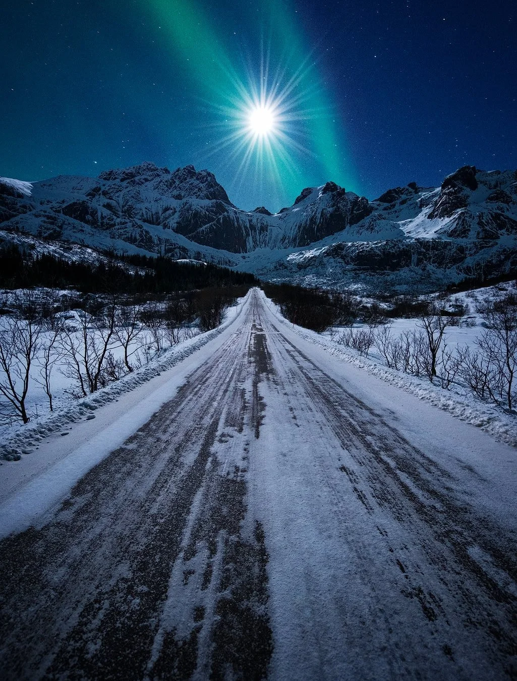 Faint Aurora borealis but a strong moon rendered to a moonburst by Landscape Photographer Felix Inden on Lofoten Islands in northern Norway. ISO 1000, f/5.6, 25 seconds