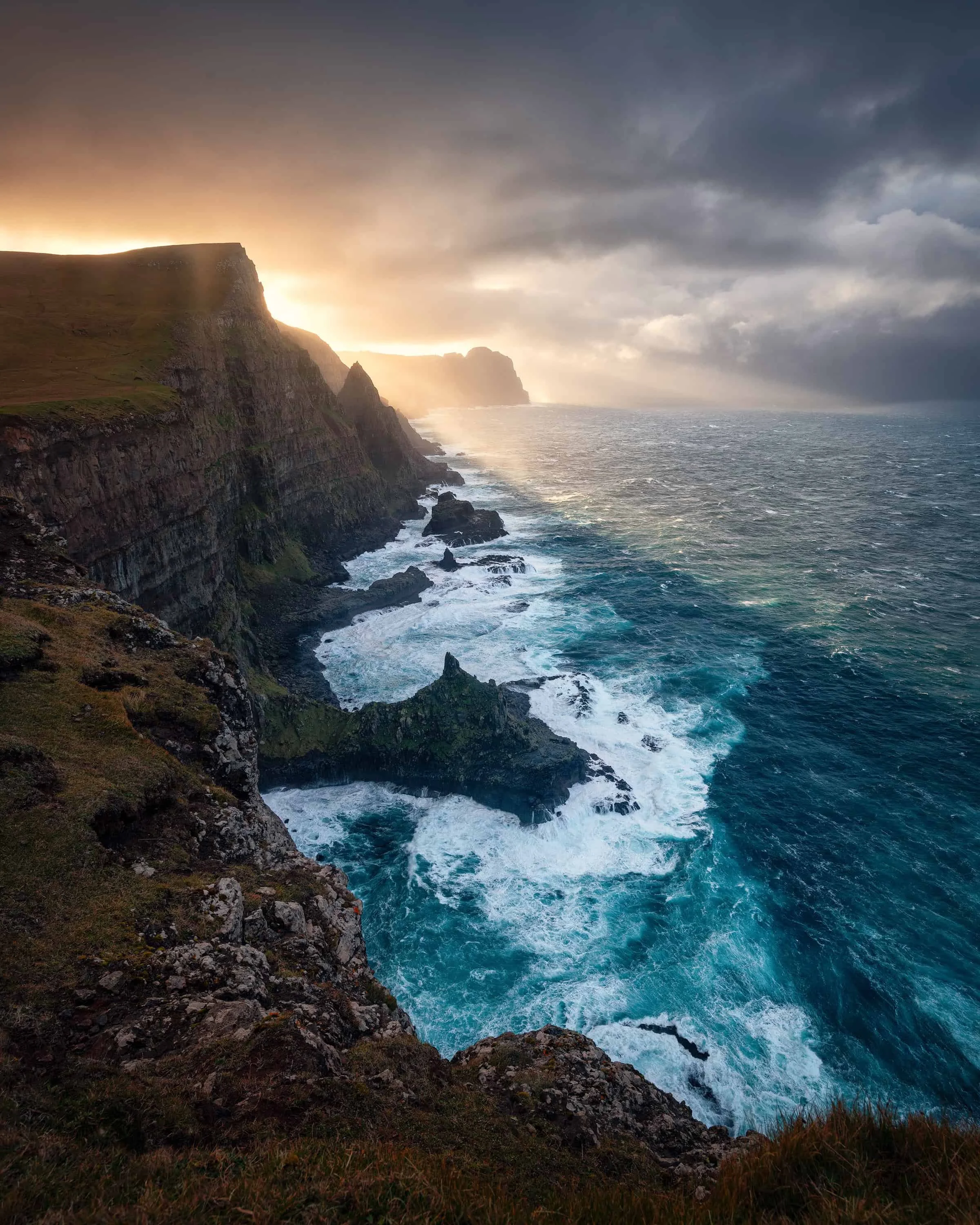 Faroe-Islands-Sunrise-Lightbeam-Felix-Inden-Photography.jpg
