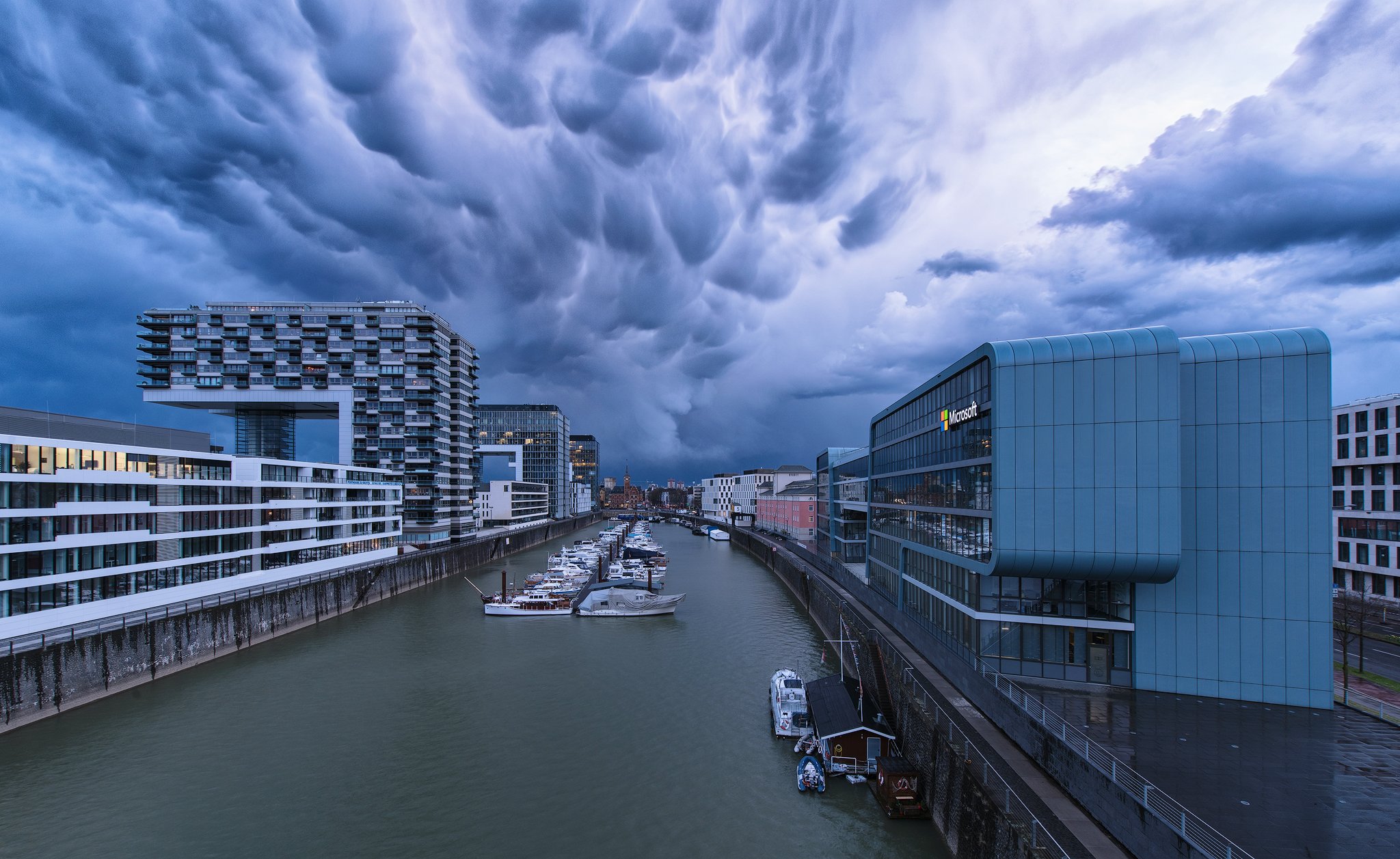 Mammatus clouds above Rheinauhafen in Köln, Cologne (Koeln) in Germany during a thunderstorm Gewitter in summer shot by Felix Inden
