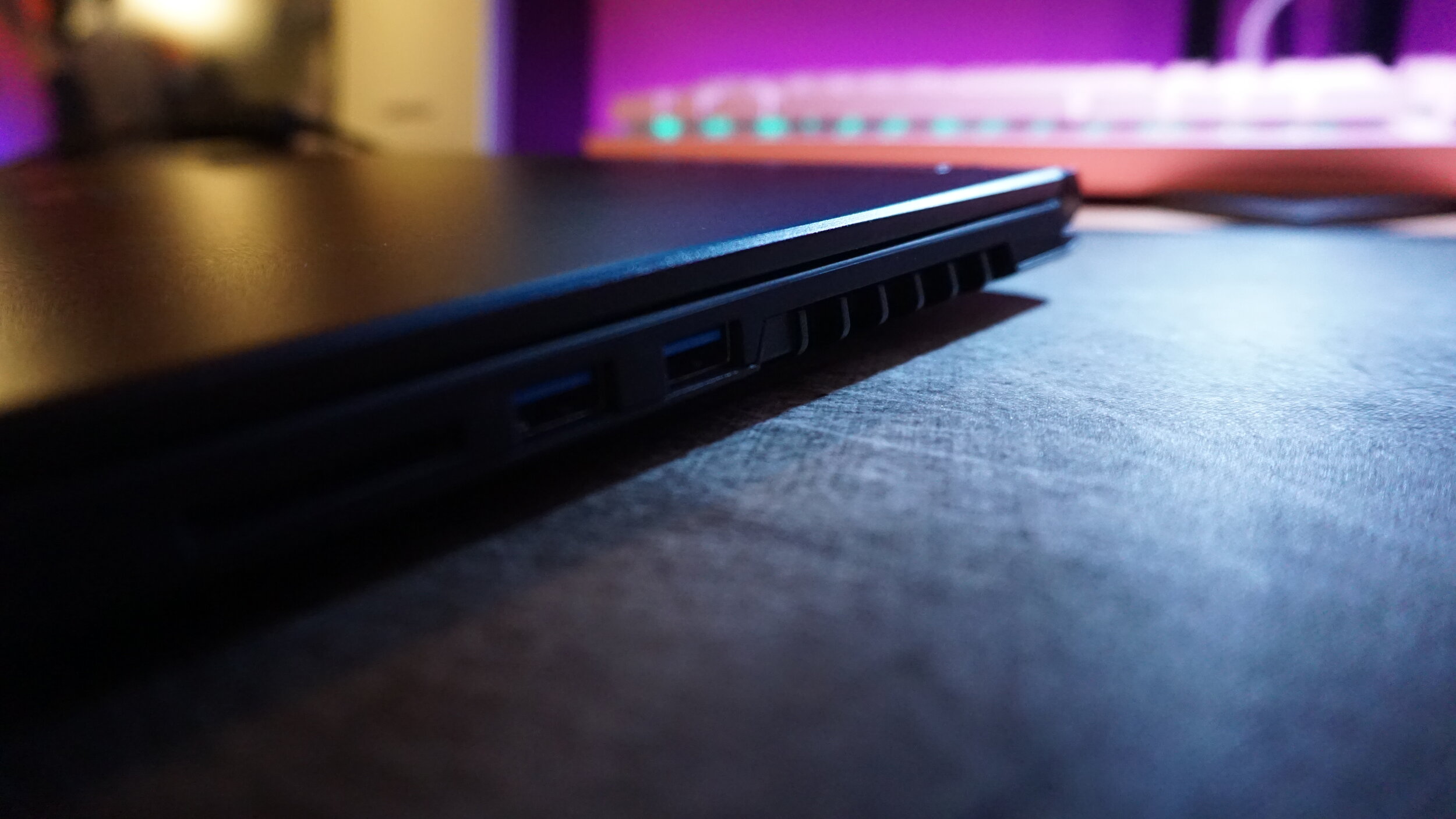 EVOO Gaming Laptop_Sypnotix_Side Ports.JPG