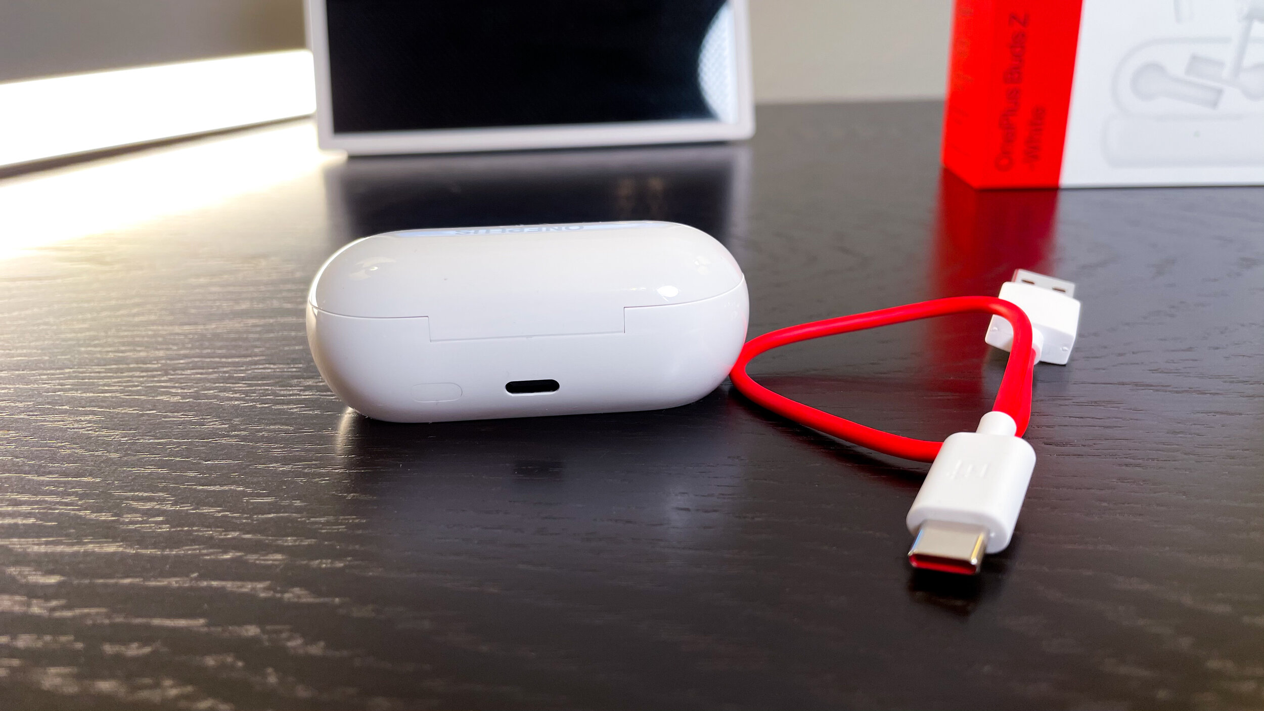 OnePlus Buds Z Charging Port.jpg