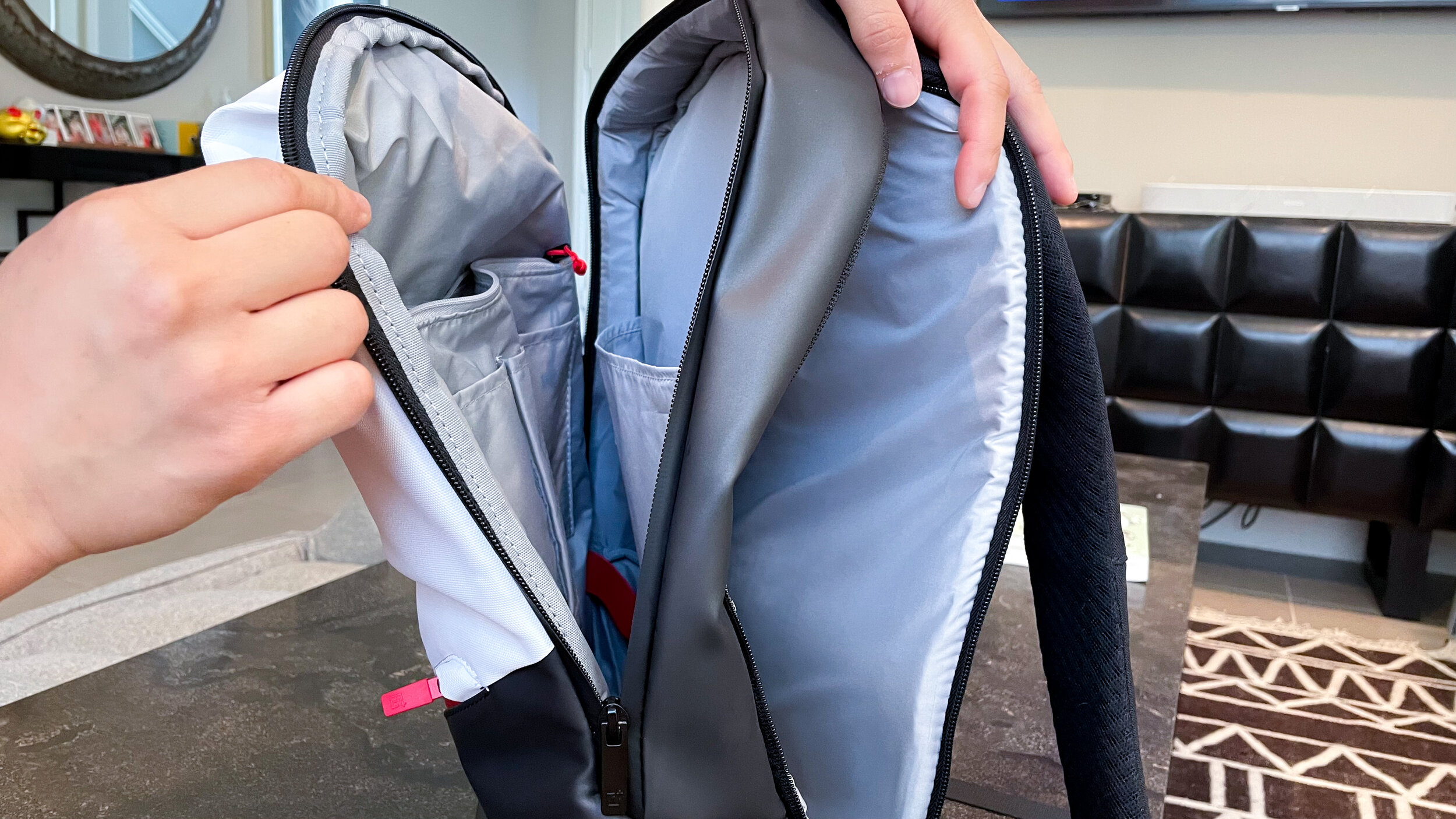 OnePlus Backpack Inside 2.jpg