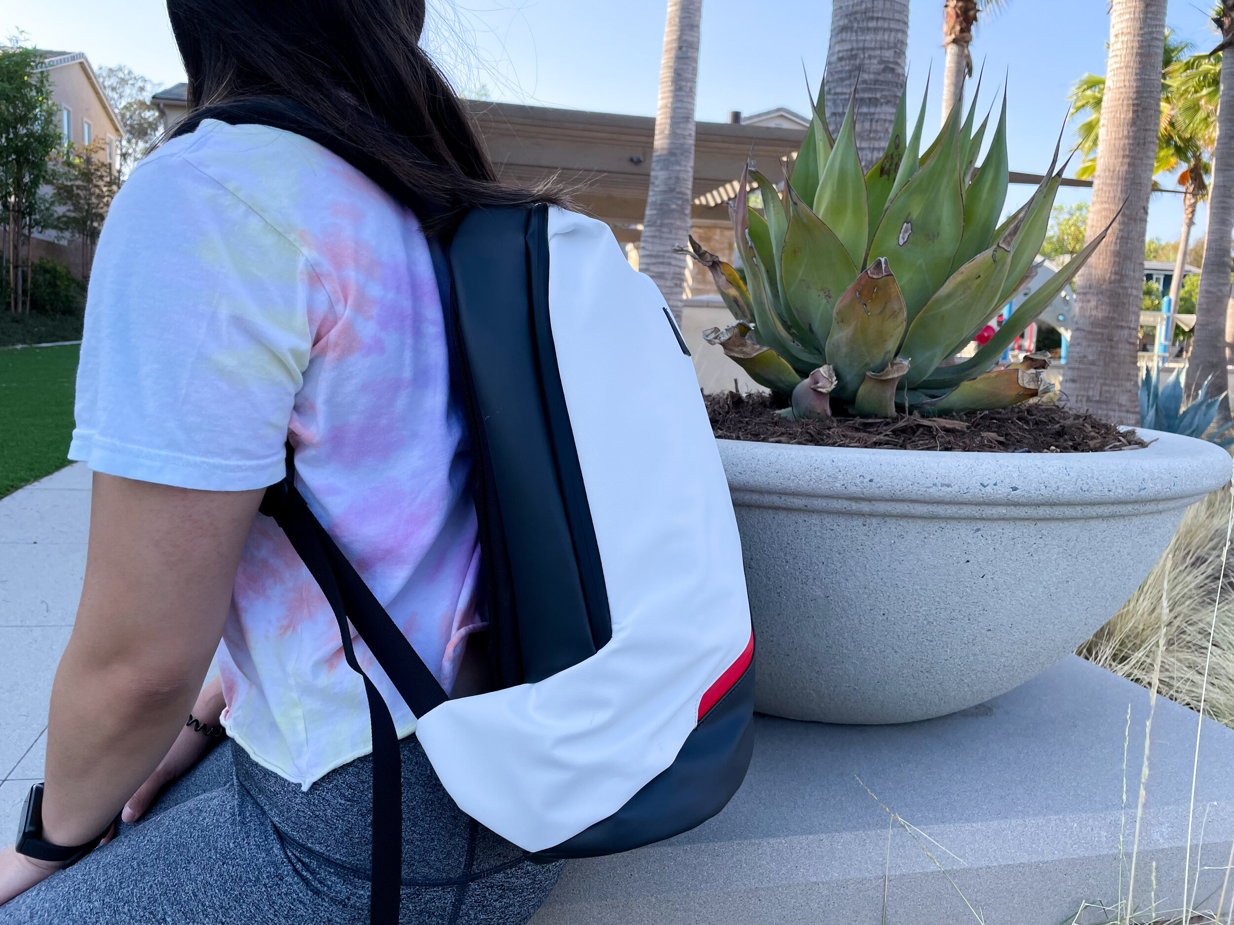OnePlus Backpack Side Lida.jpg