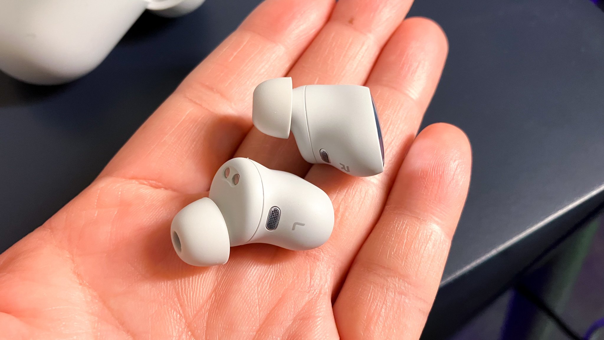 Redmi Buds 3 Pro review: I try soft-tipped in-ear headphones for the first  time - SoyaCincau