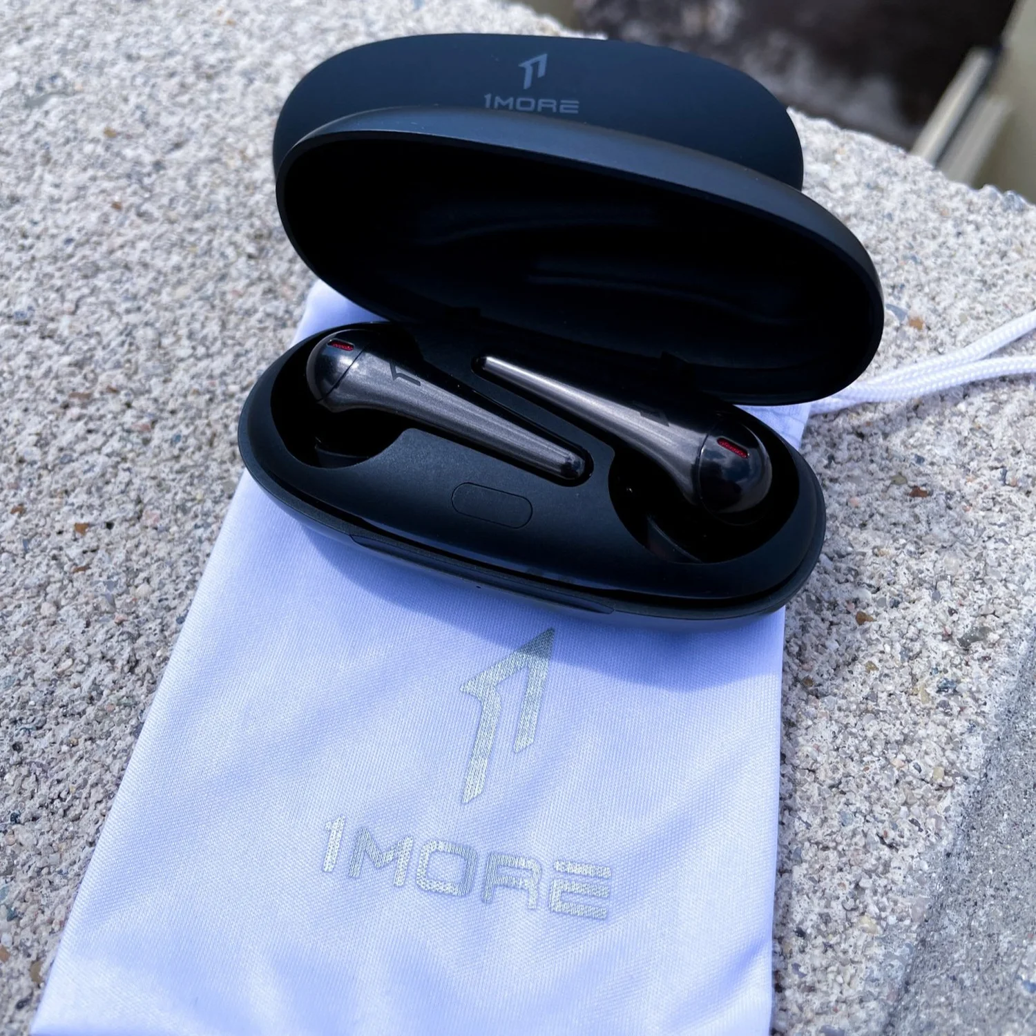 1MORE ComfoBuds Pro Earbuds Review: Some Good, Needs More — Sypnotix