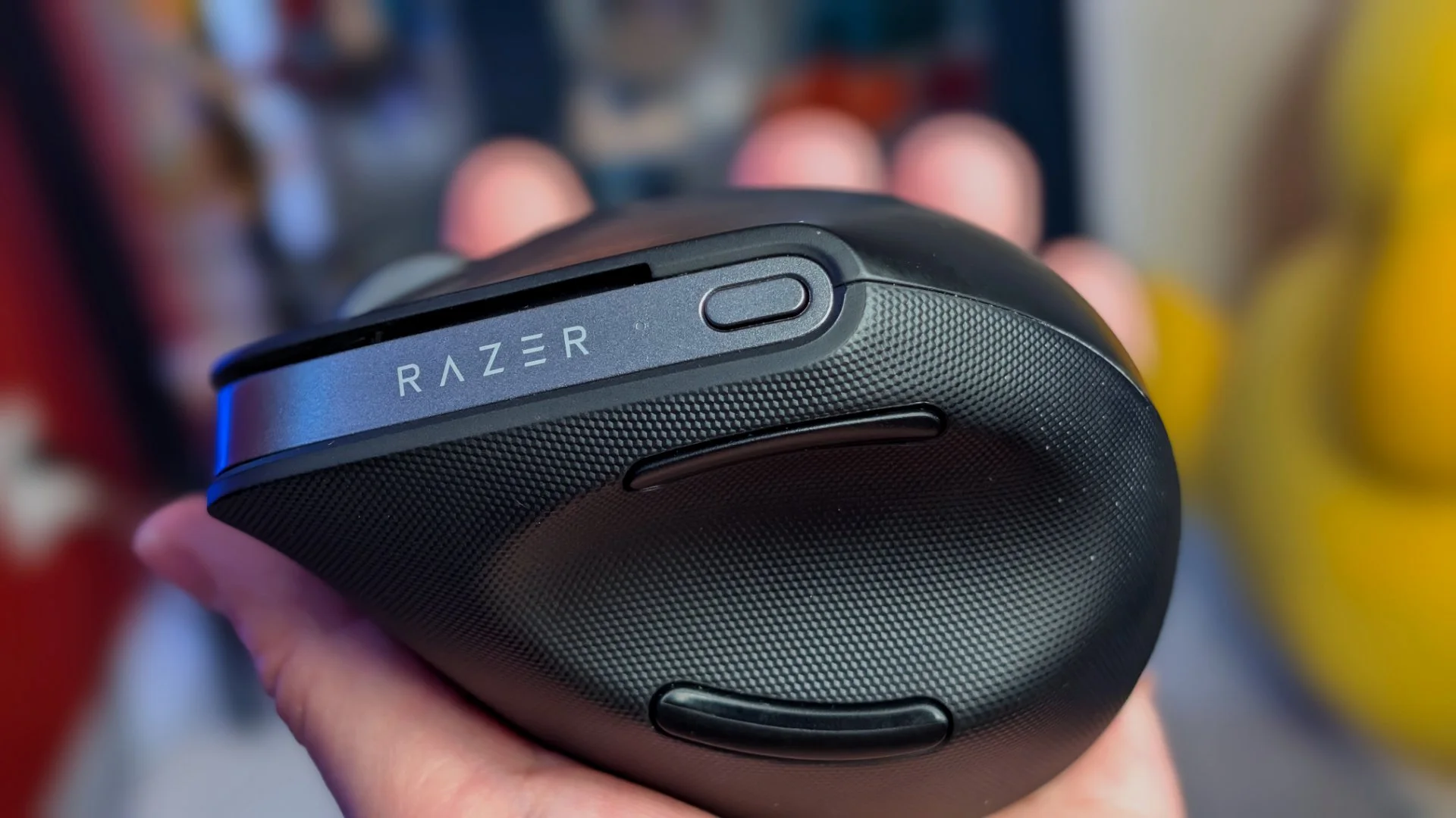 Razer Pro Click V2 Vertical Mouse Review