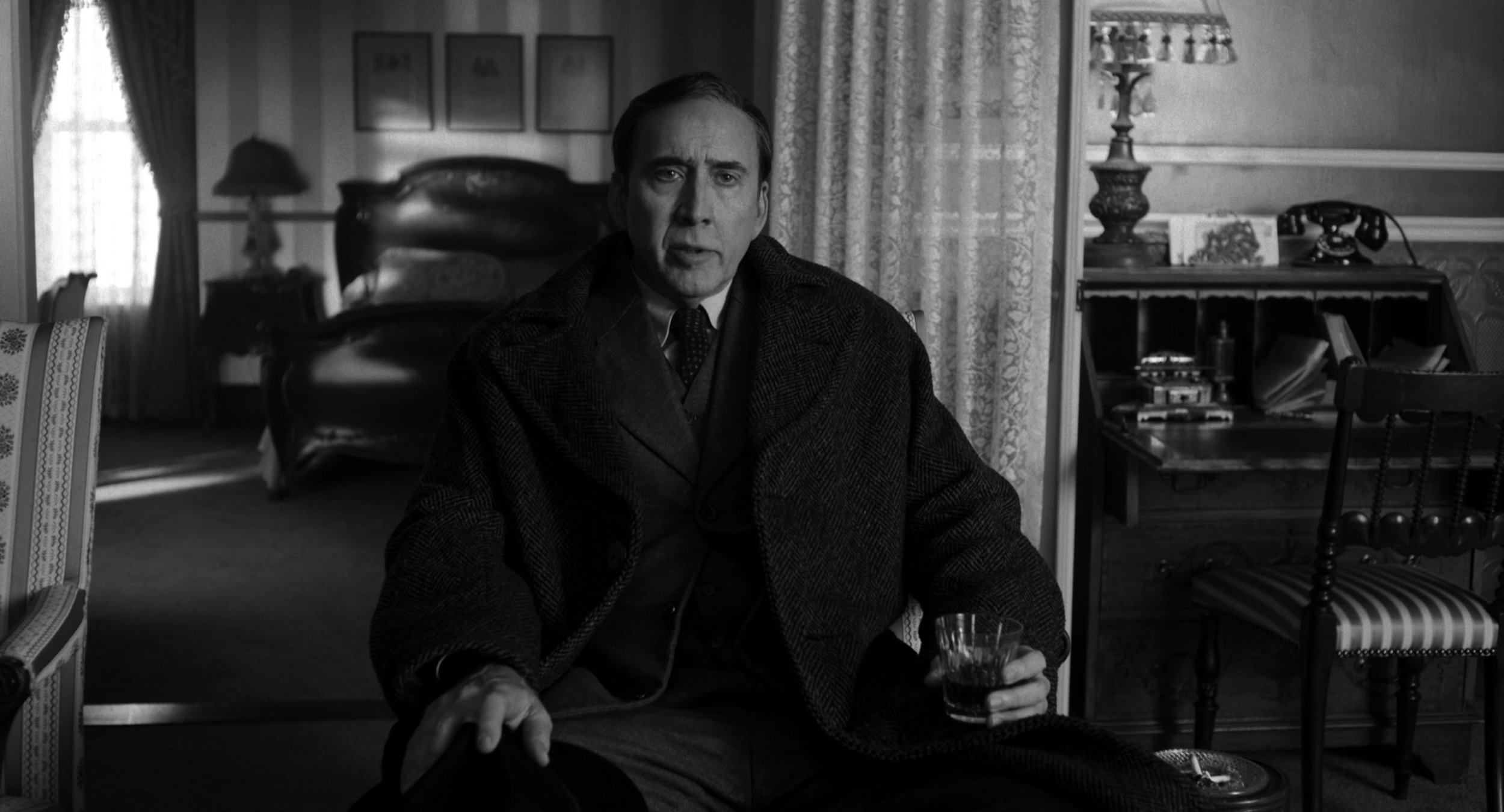 VS--Amazon-SpiderNoir-S1E3DoubleCross-14’48” (1).jpg