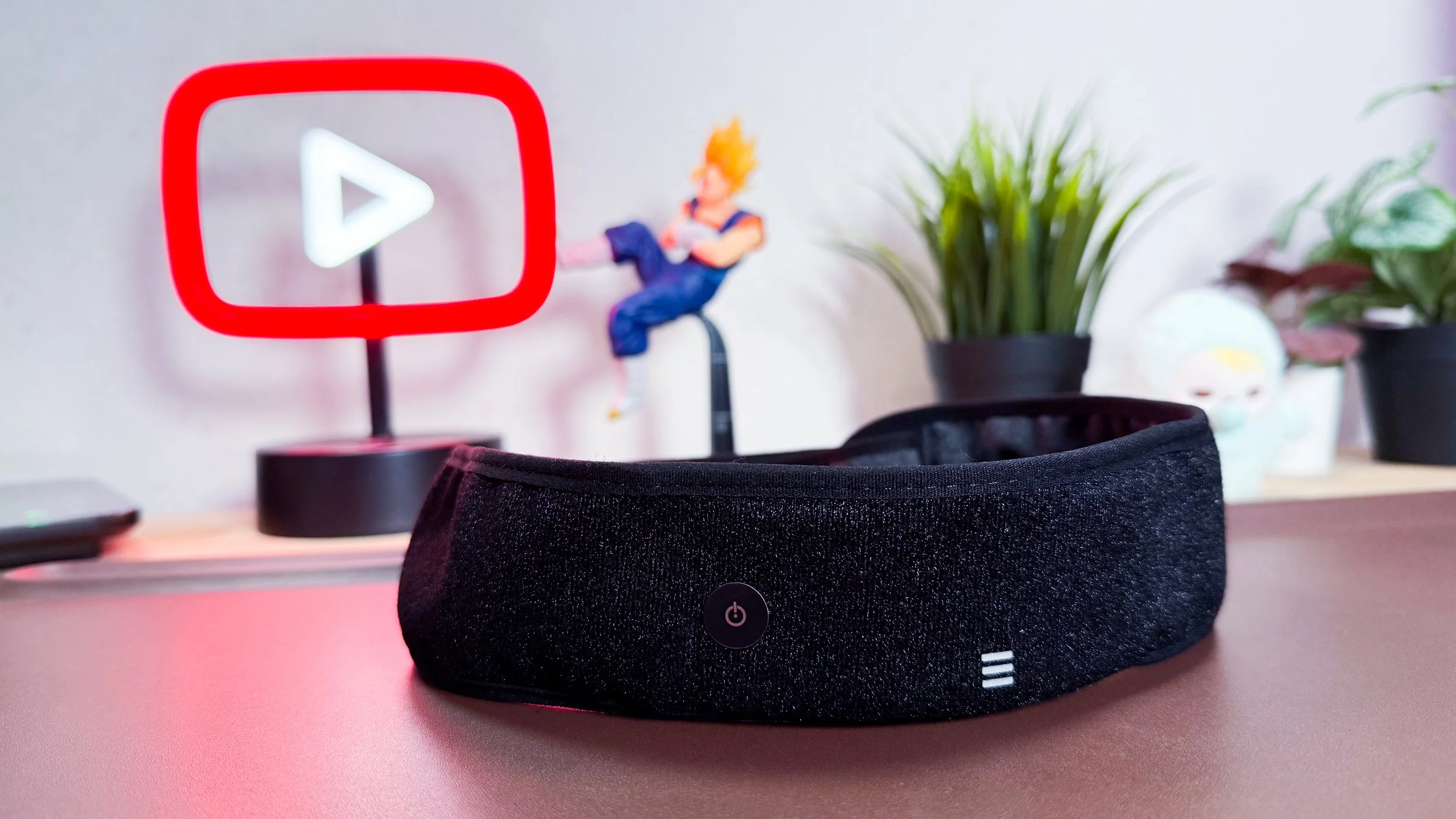 Sonu Band with power button shown in a review by The Sypnotix