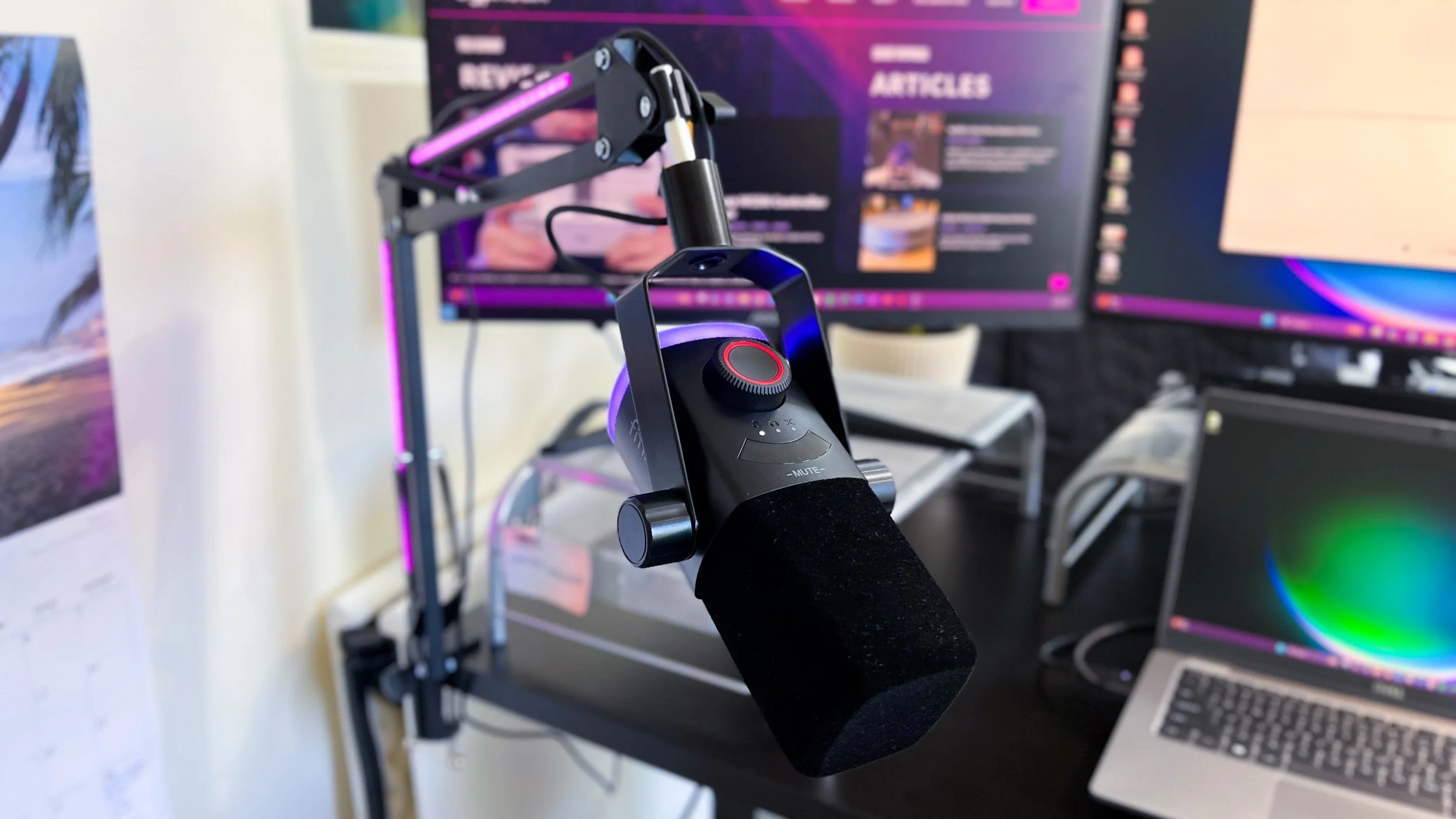 FIFINE AM8PROT mic and boom arm with RGB in a review by The Sypnotix