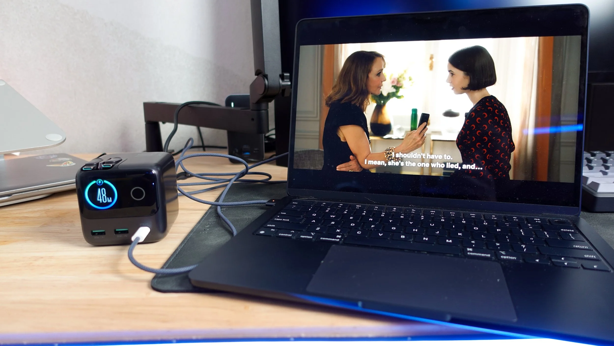 Image of JOYROOM PODIX charging a MacBook Air in a review by The Sypnotix