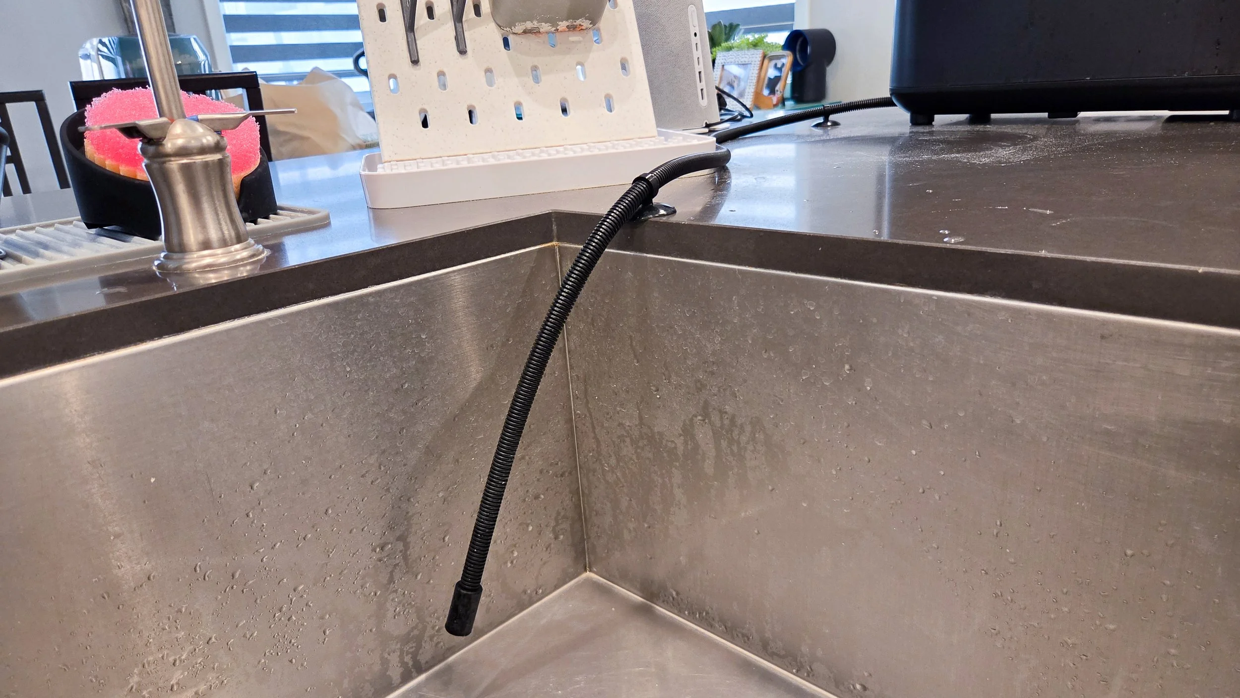 Image of the hose on the Baby Brezza ProWash360