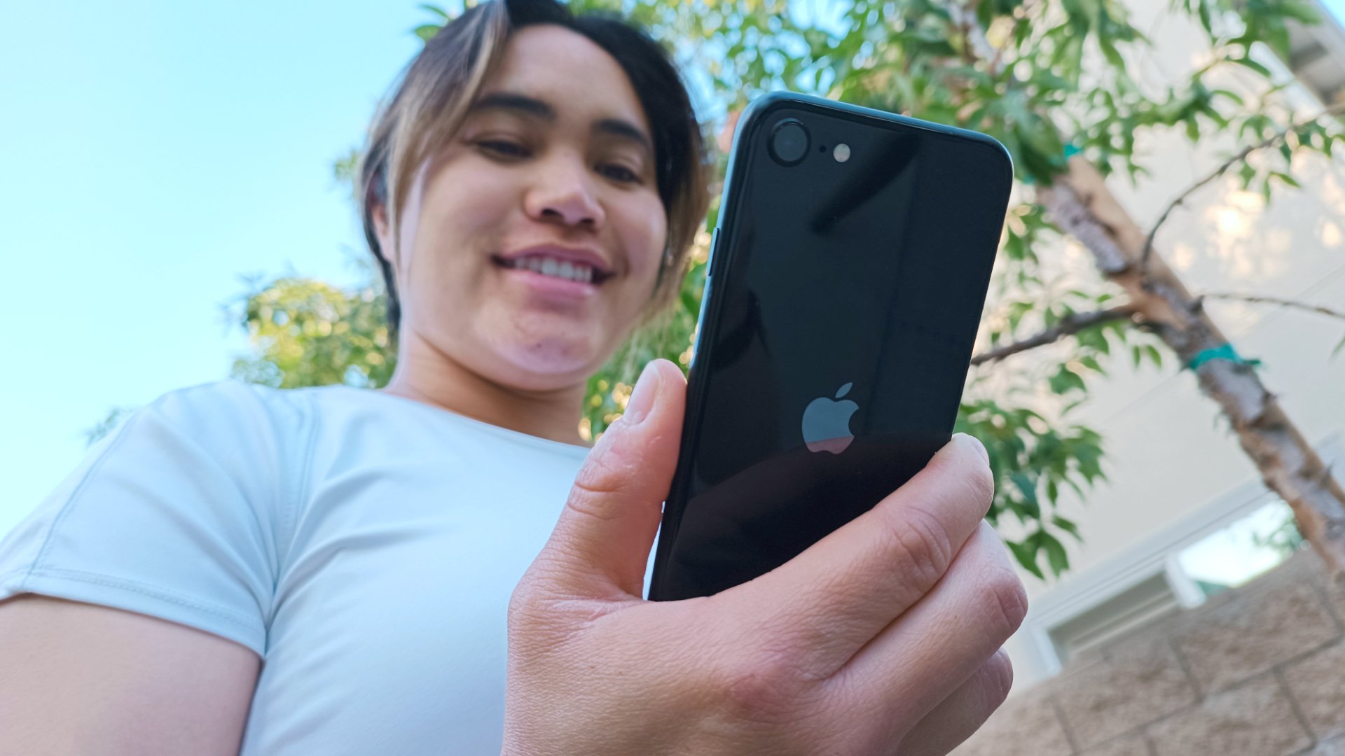 Apple iPhone SE 3rd Gen (2022) - Features, Specs & Reviews