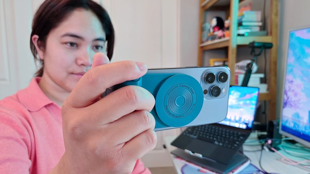 azuraokey-smartphone-camera-shutter-remote-handle-selfie-review-just