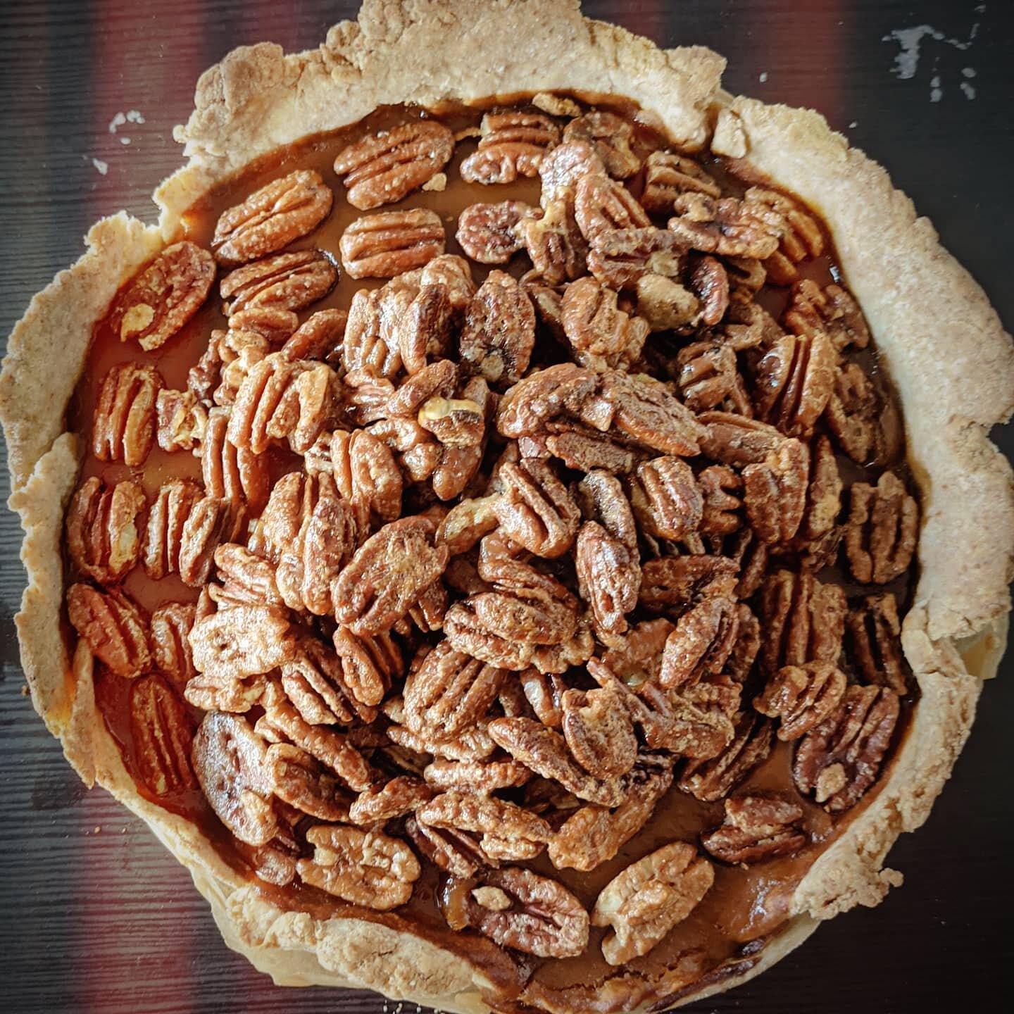 Baking with a kitty is hard but here it is pumpkin pecan pie 🥧🥧
