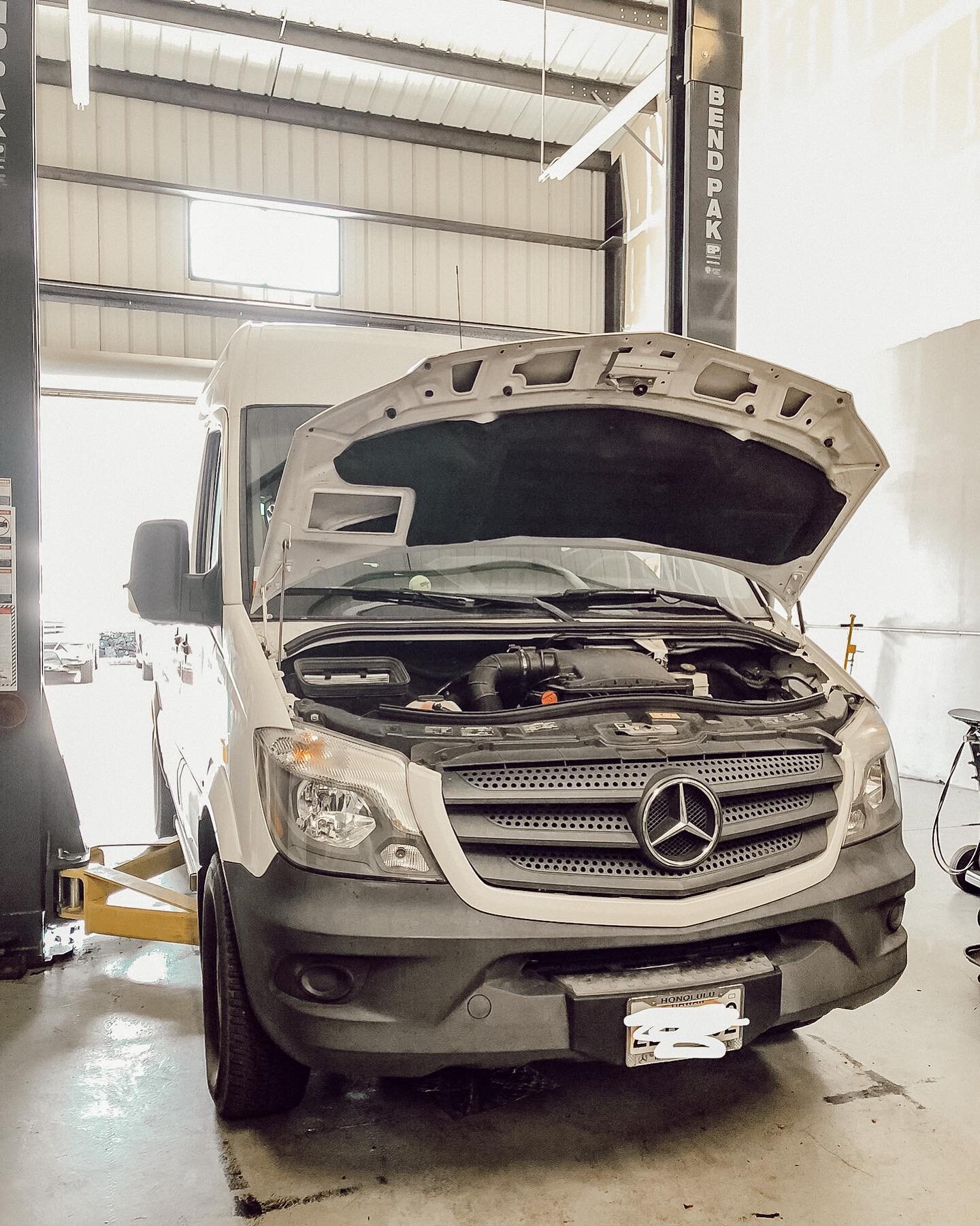 Changing out the compressor on this #mercedessprinter for Kohala Beach Buggies

#hawaiifleetspecialists #hawaiifleetspecialistsllc #diesel #dieselmechanic #dieseltrucks #dieselvans #dodge #ram #ford #chevy #chevrolet