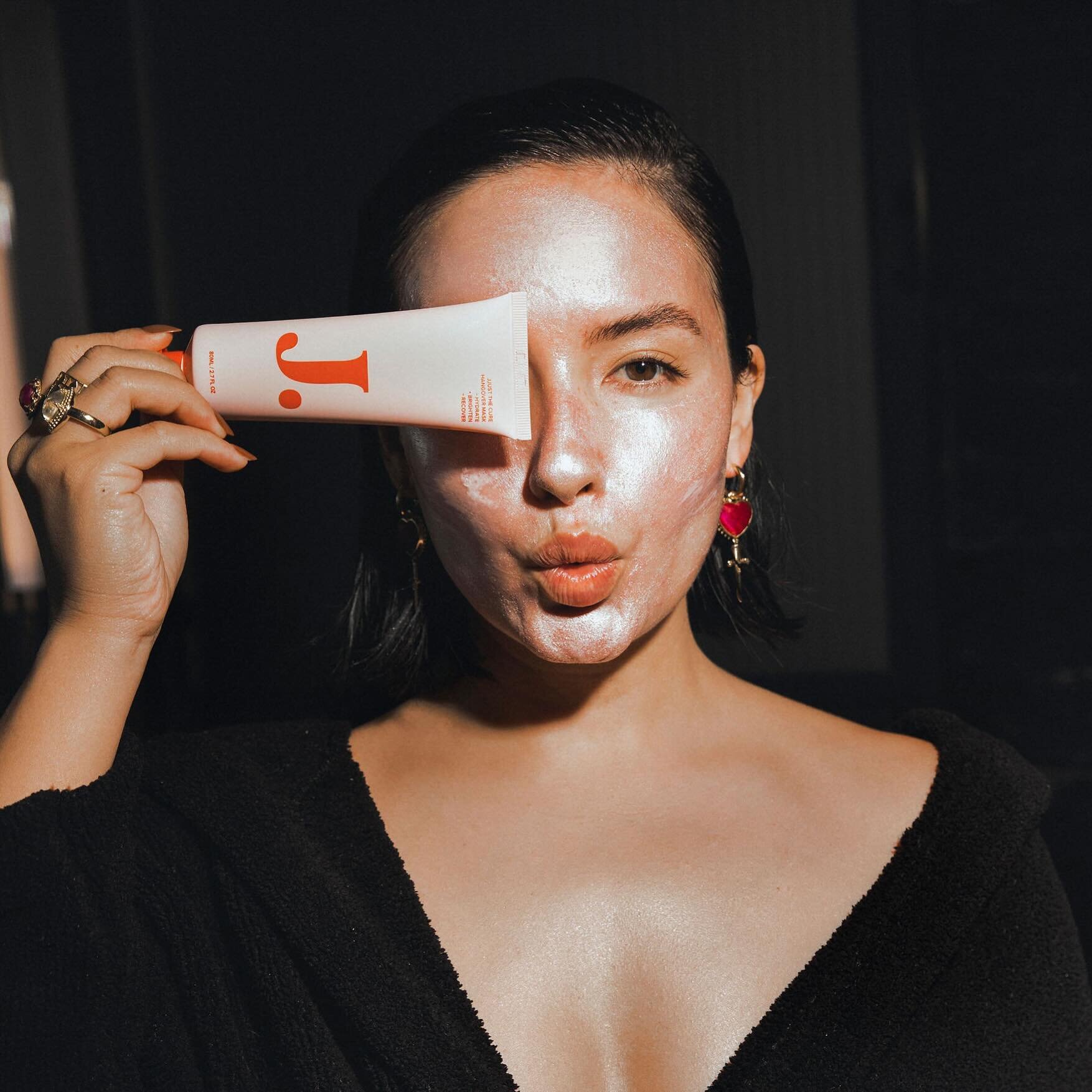 Get that glow gurl with @jjust.co The Cure Hangover Mask! 

Treat your skin to some much-needed TLC with Jjust The Cure Hangover Mask. 
Featuring a potent blend of Hyaluronic Acid and Vitamin C, this revitalizing formula works quickly to hydrate, plu